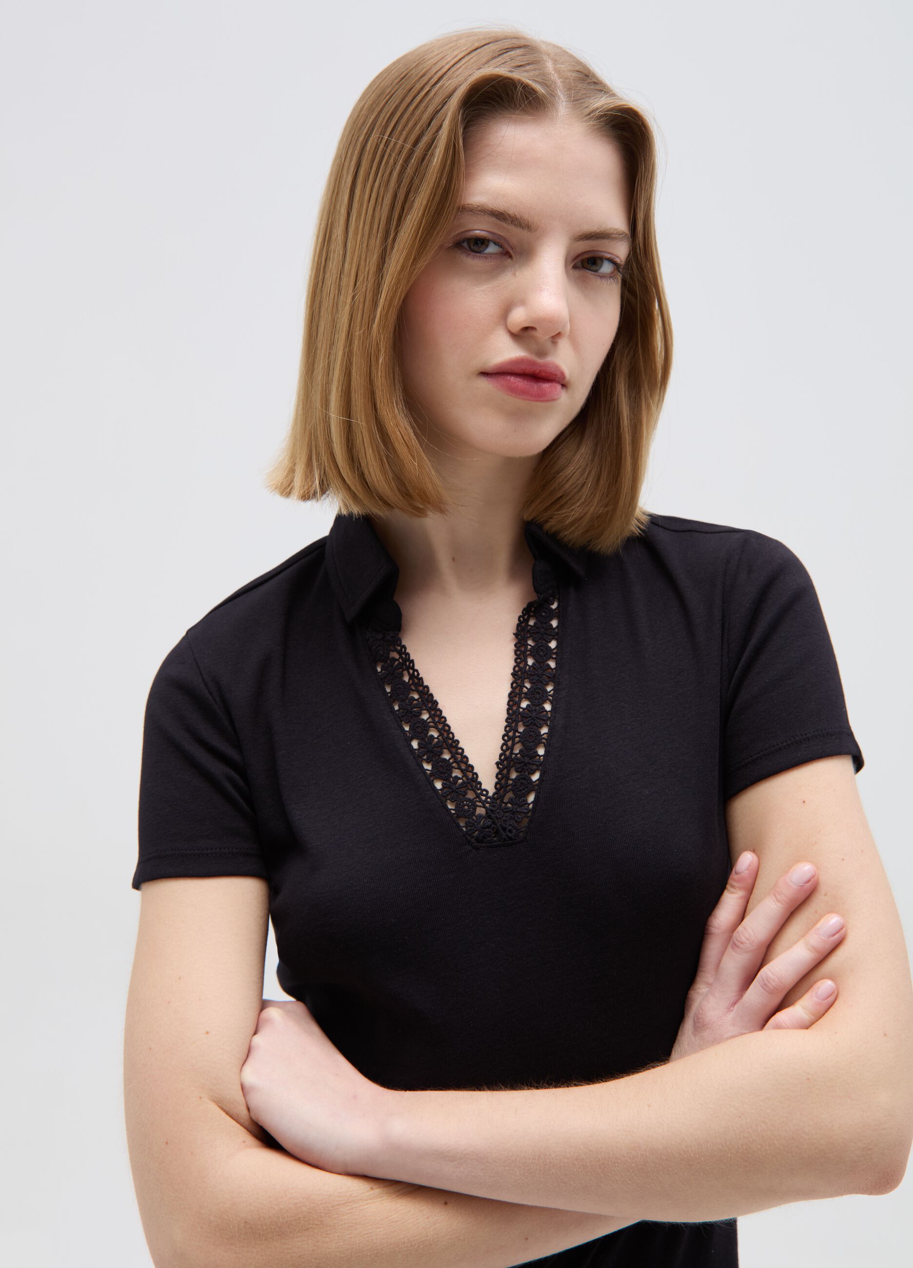 T-shirt with polo neck and crochet insert