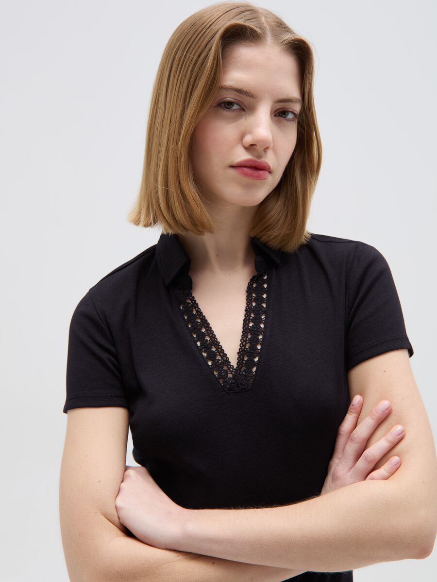 T-shirt with polo neck and crochet insert_1