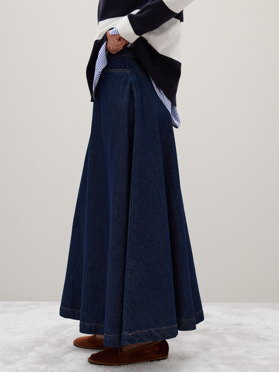 Long denim skirt in blue_3
