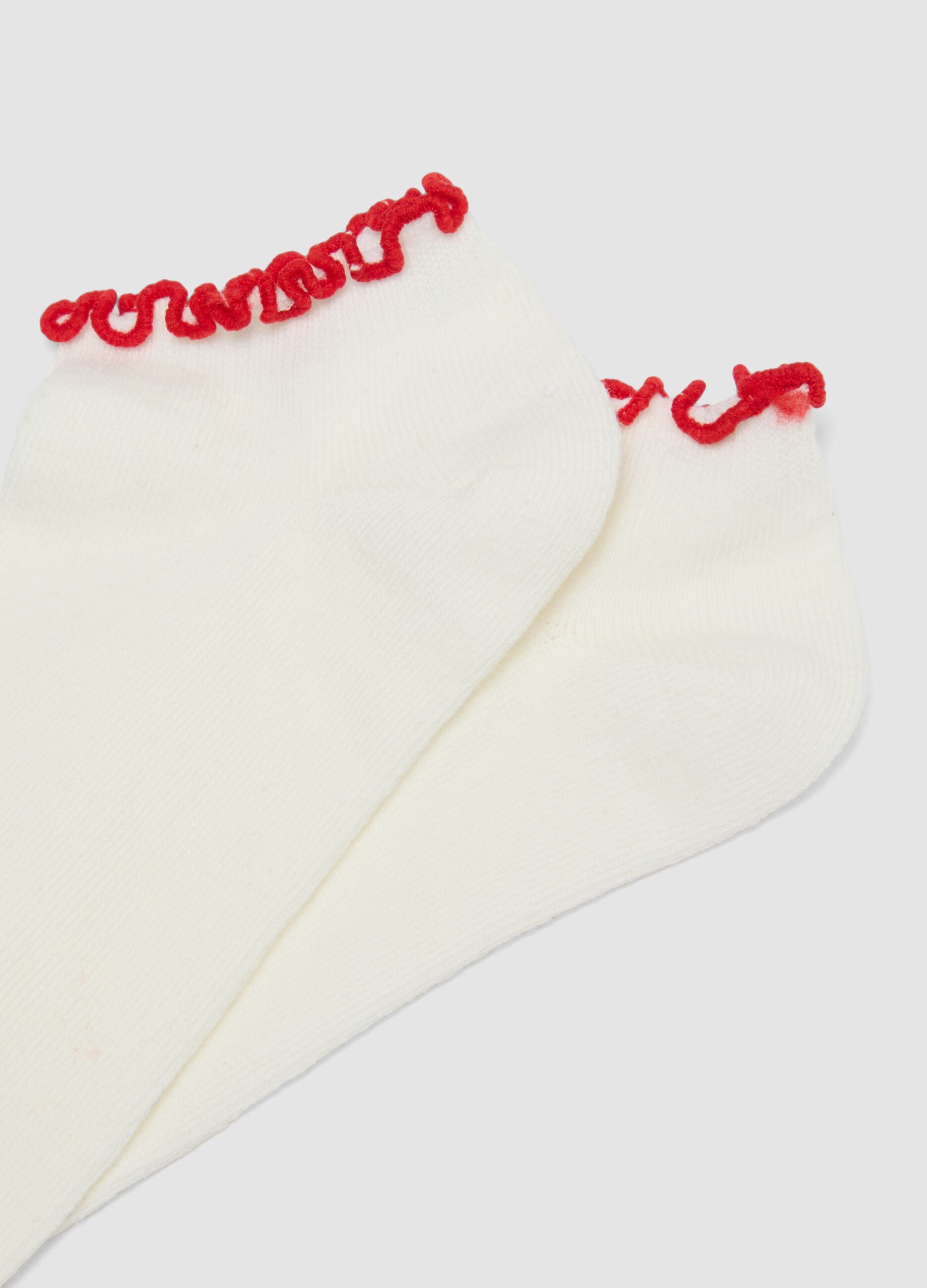3-pack of white organic cotton-blend socks with scalloped trim