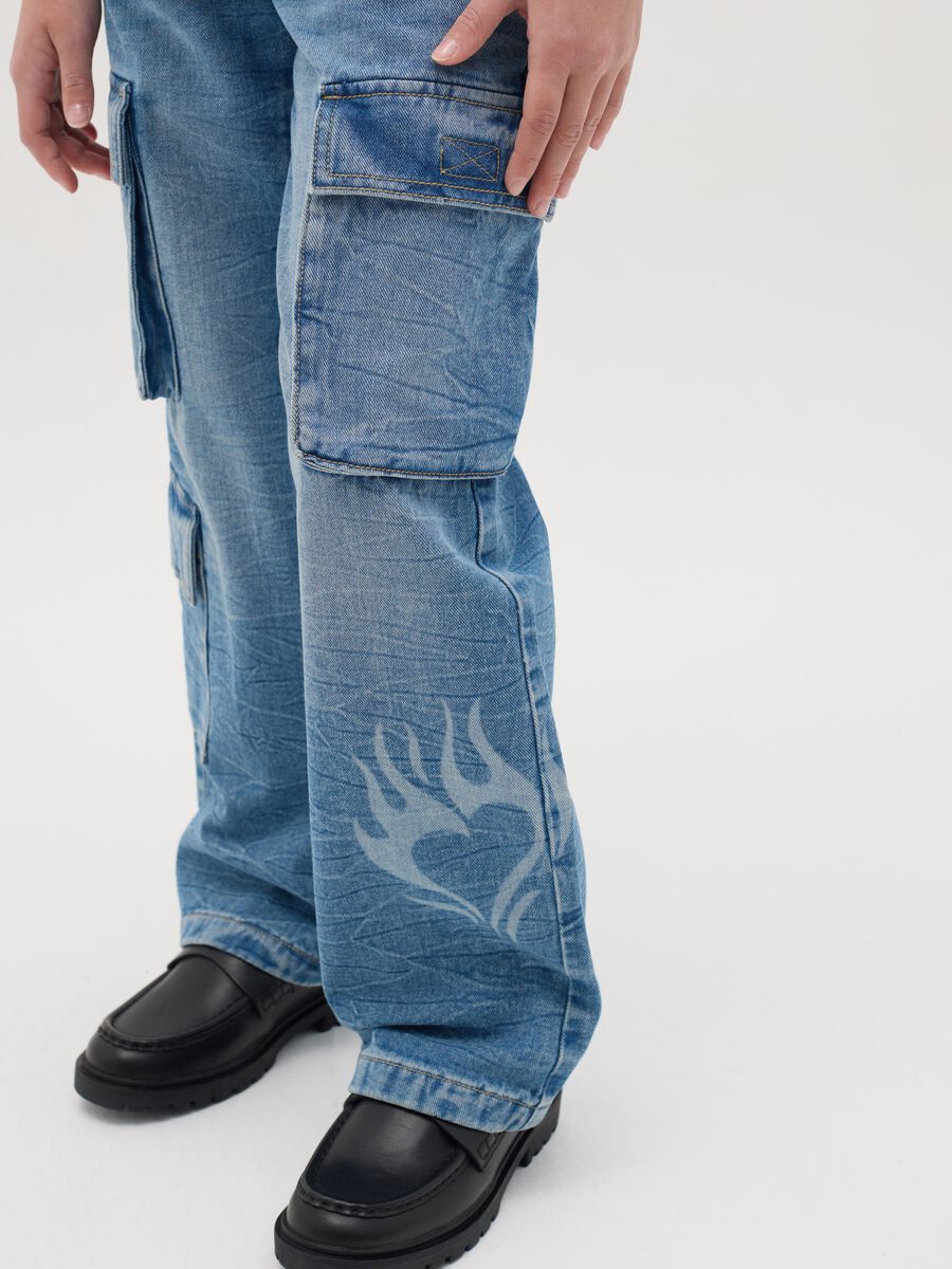 Cargo jeans with heart print_2