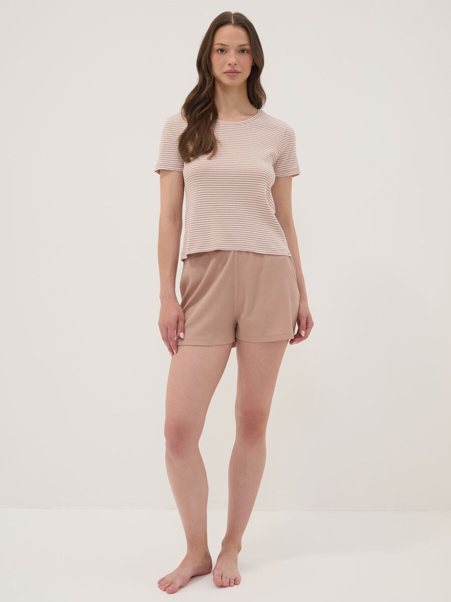 Pigiama multicolor in puro cotone organico con t-shirt a righe e shorts_0