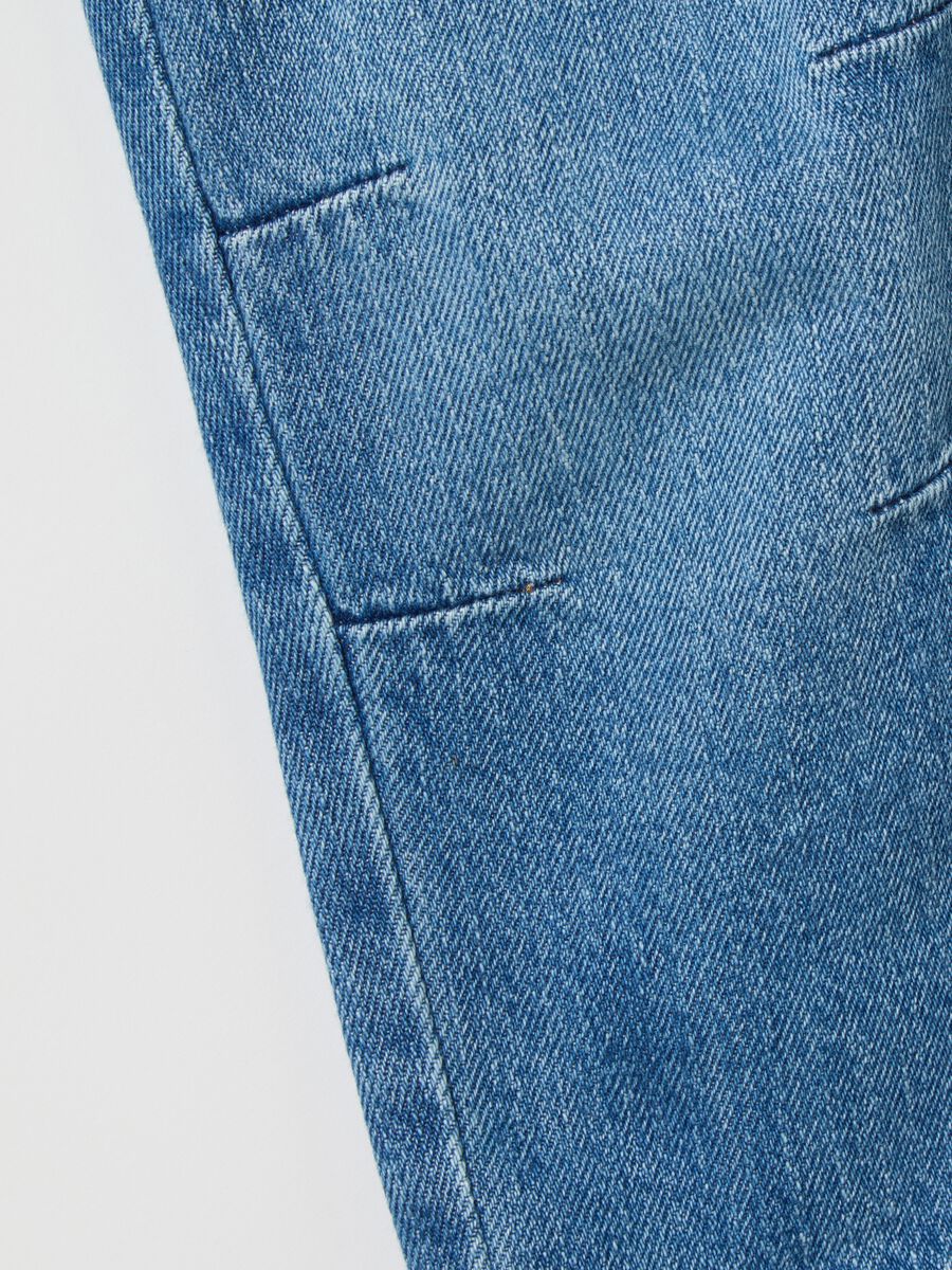 Pantaloni blu in denim con elastico e coulisse_3