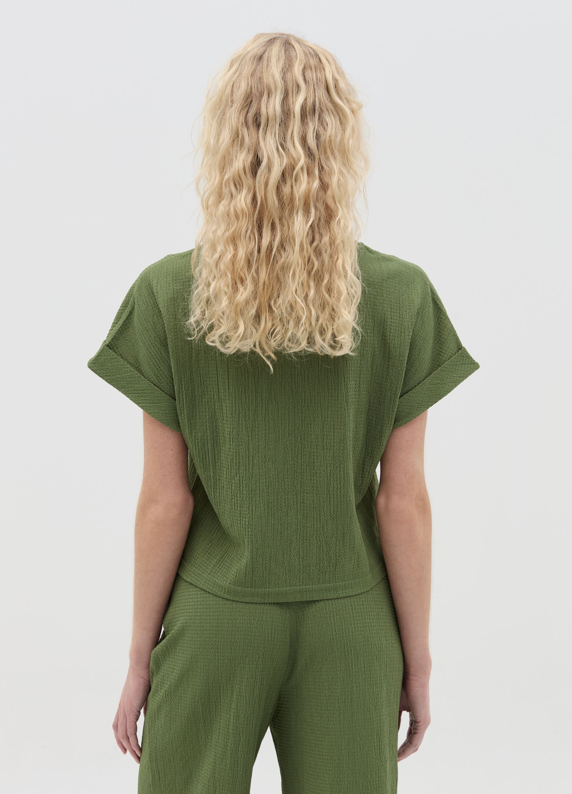 Green short-sleeved T-shirt with waffle weave