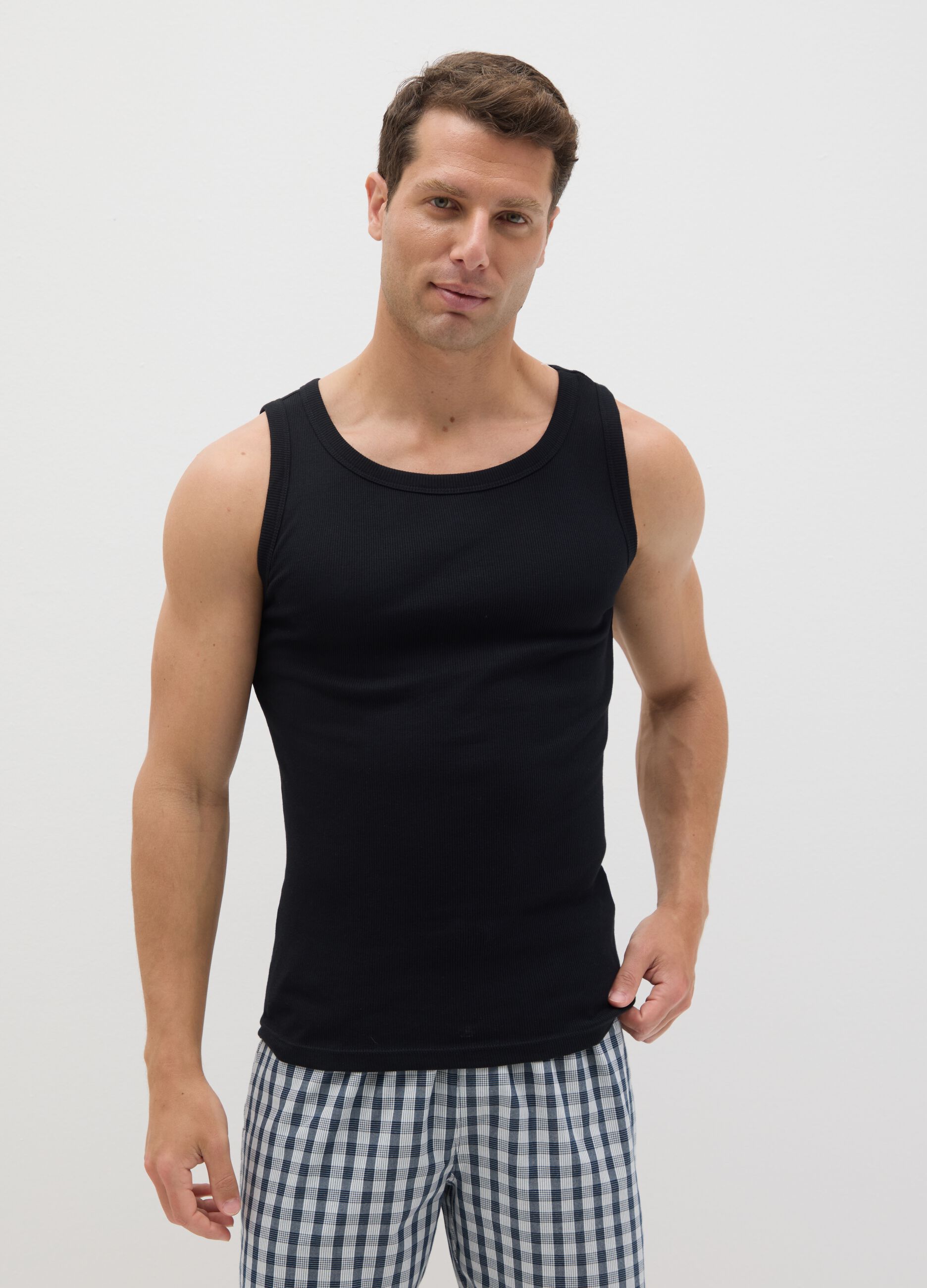 Black vest with round ribbed neck