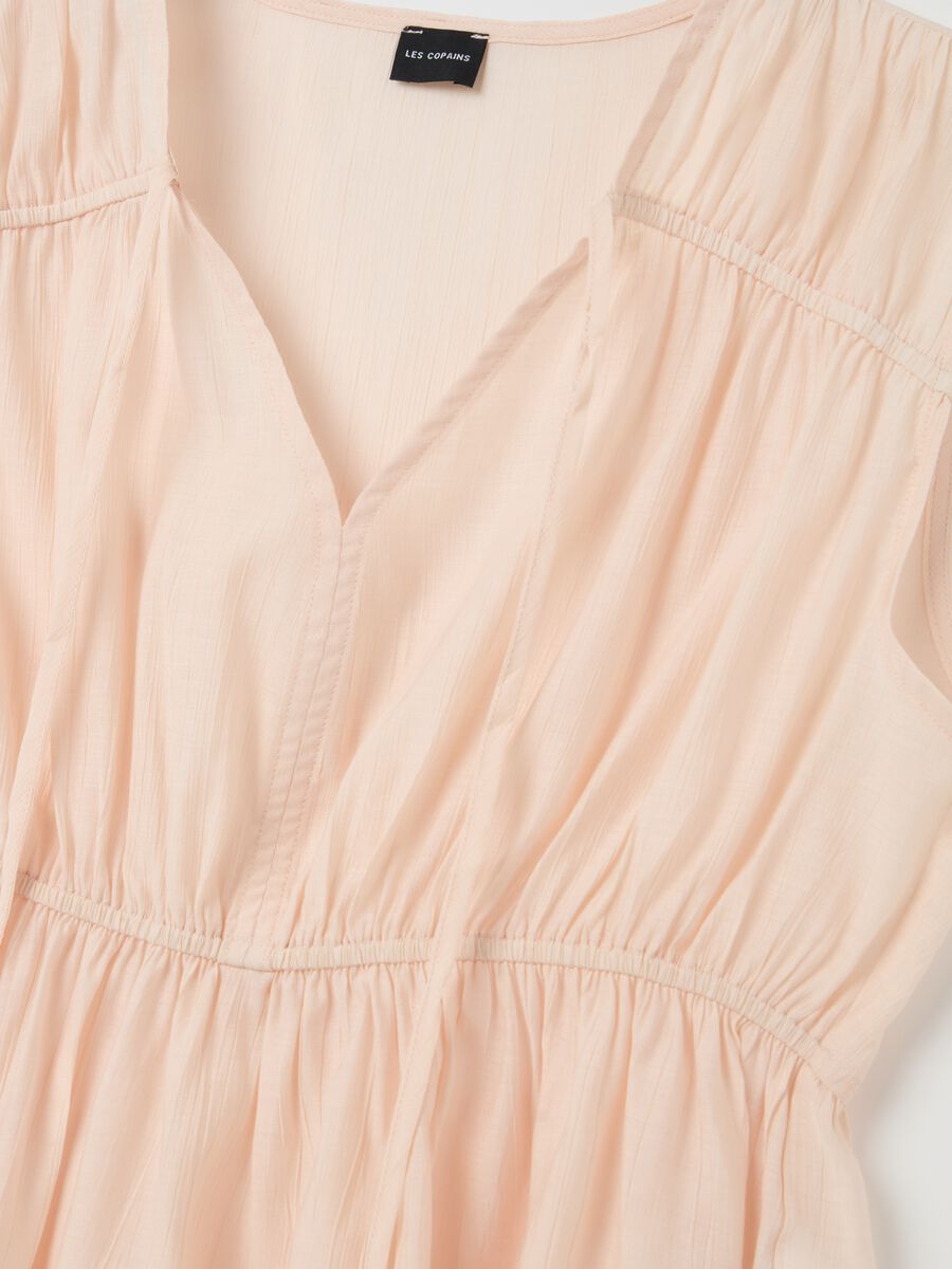 Blouse with V neck and laces_5