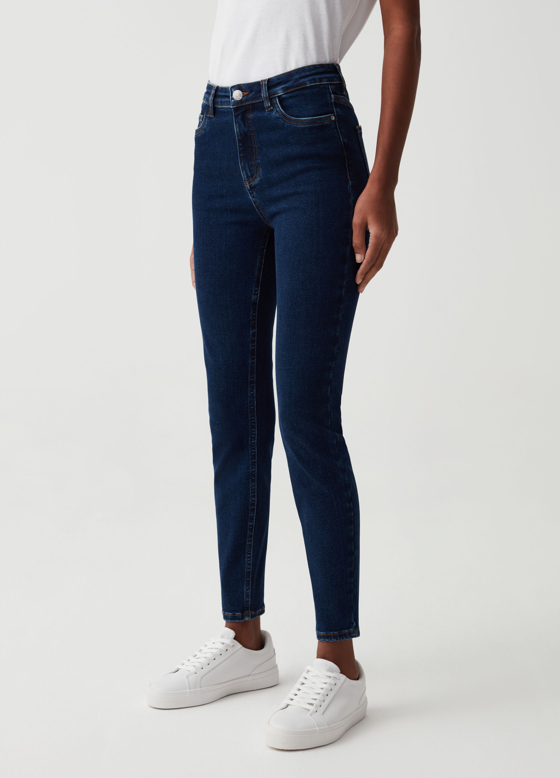 Skinny-fit stretch jeans with five pockets