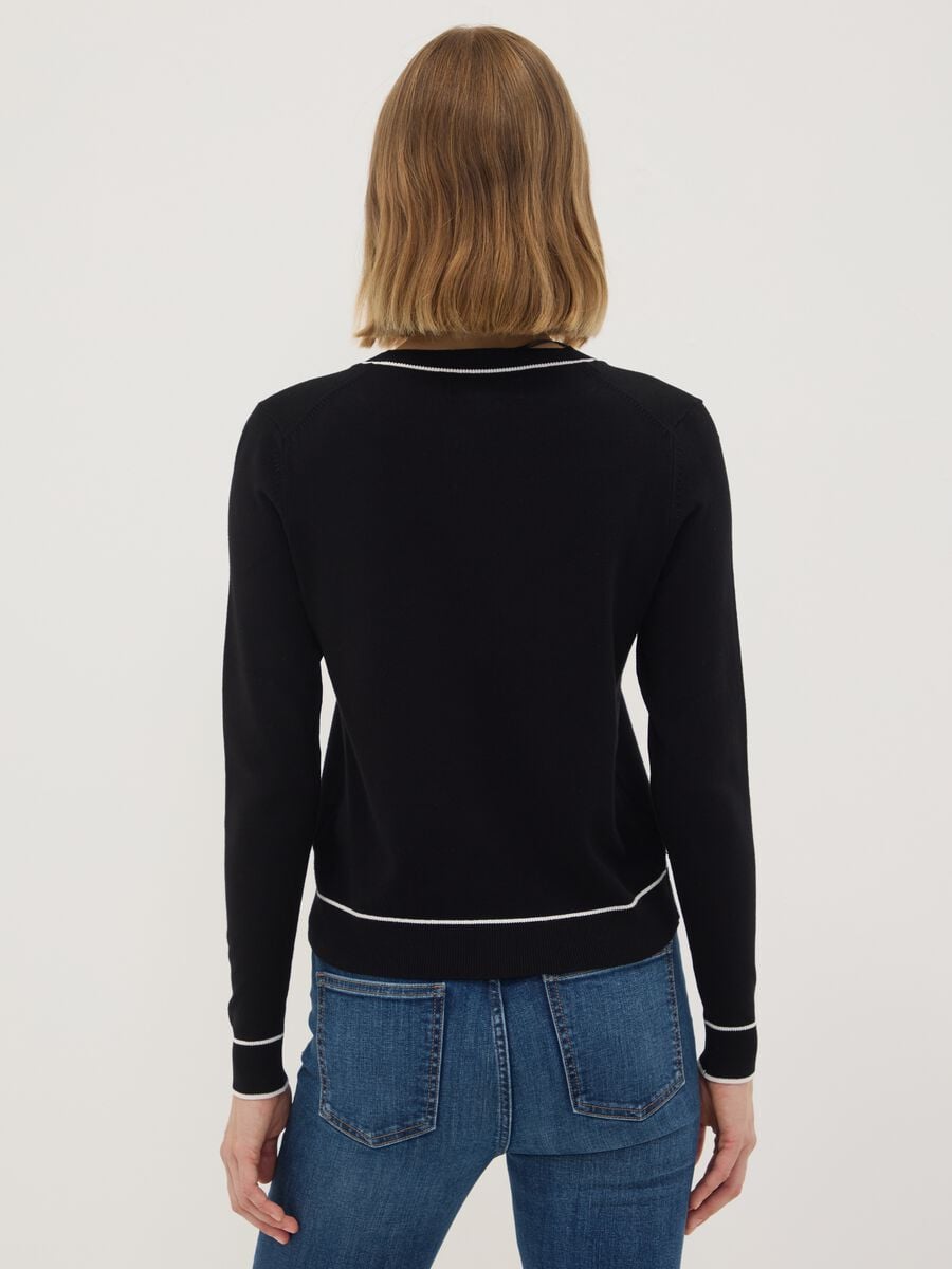 Cardigan nero in viscosa elasticizzata regular fit_3