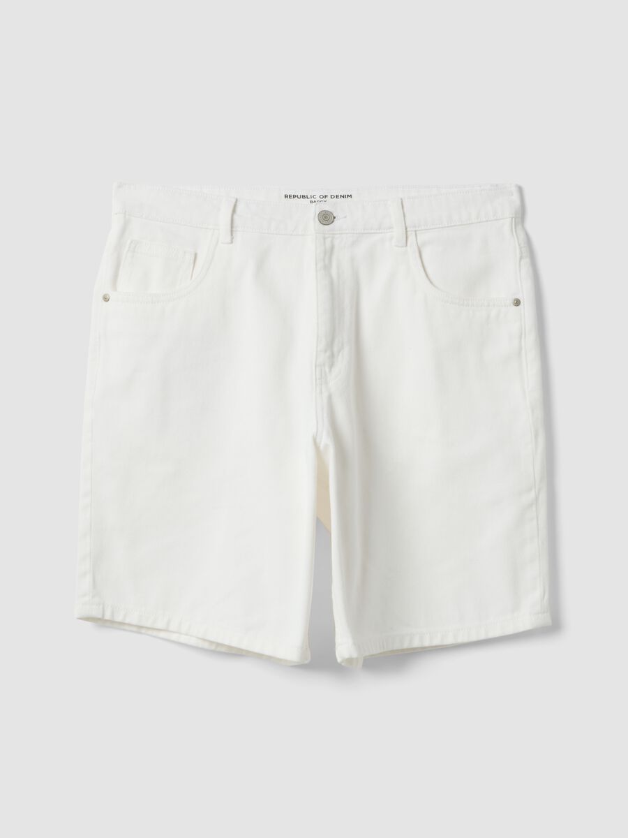 White denim bermuda shorts in cotton blend, baggy fit_4