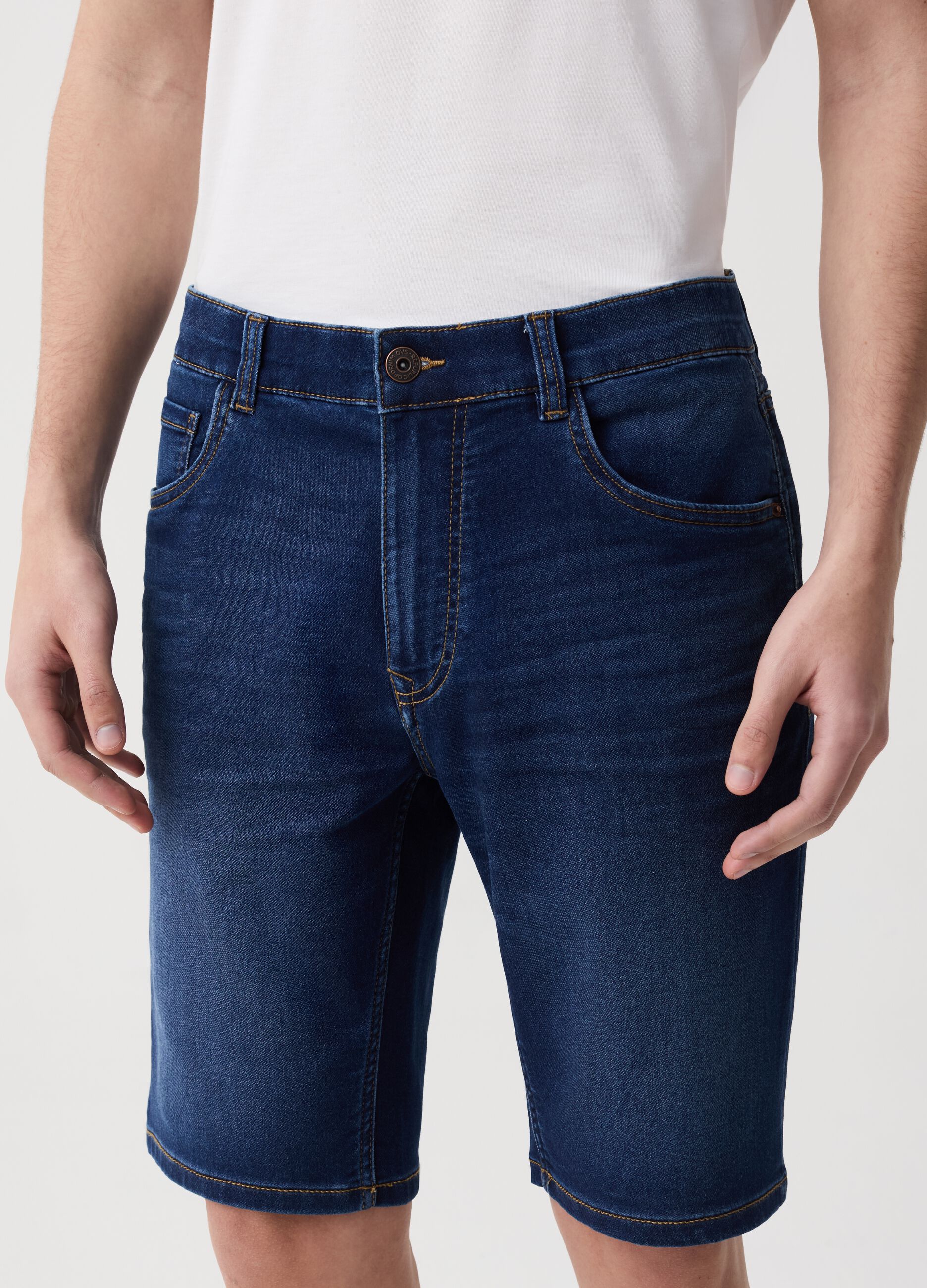 Slim-fit Bermuda shorts in denim with five pockets