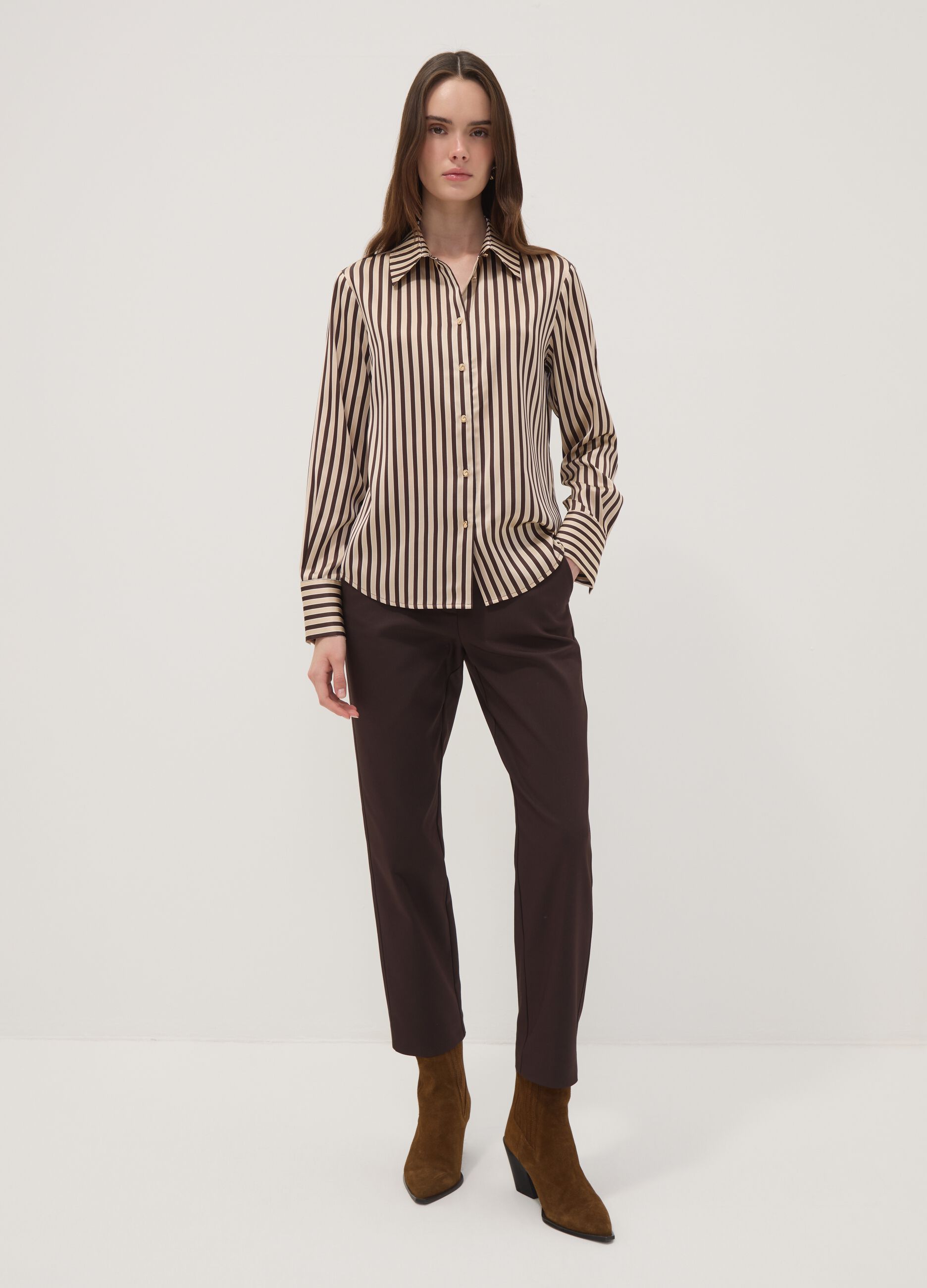 Camicia gialla a righe marroni in tessuto elasticizzato