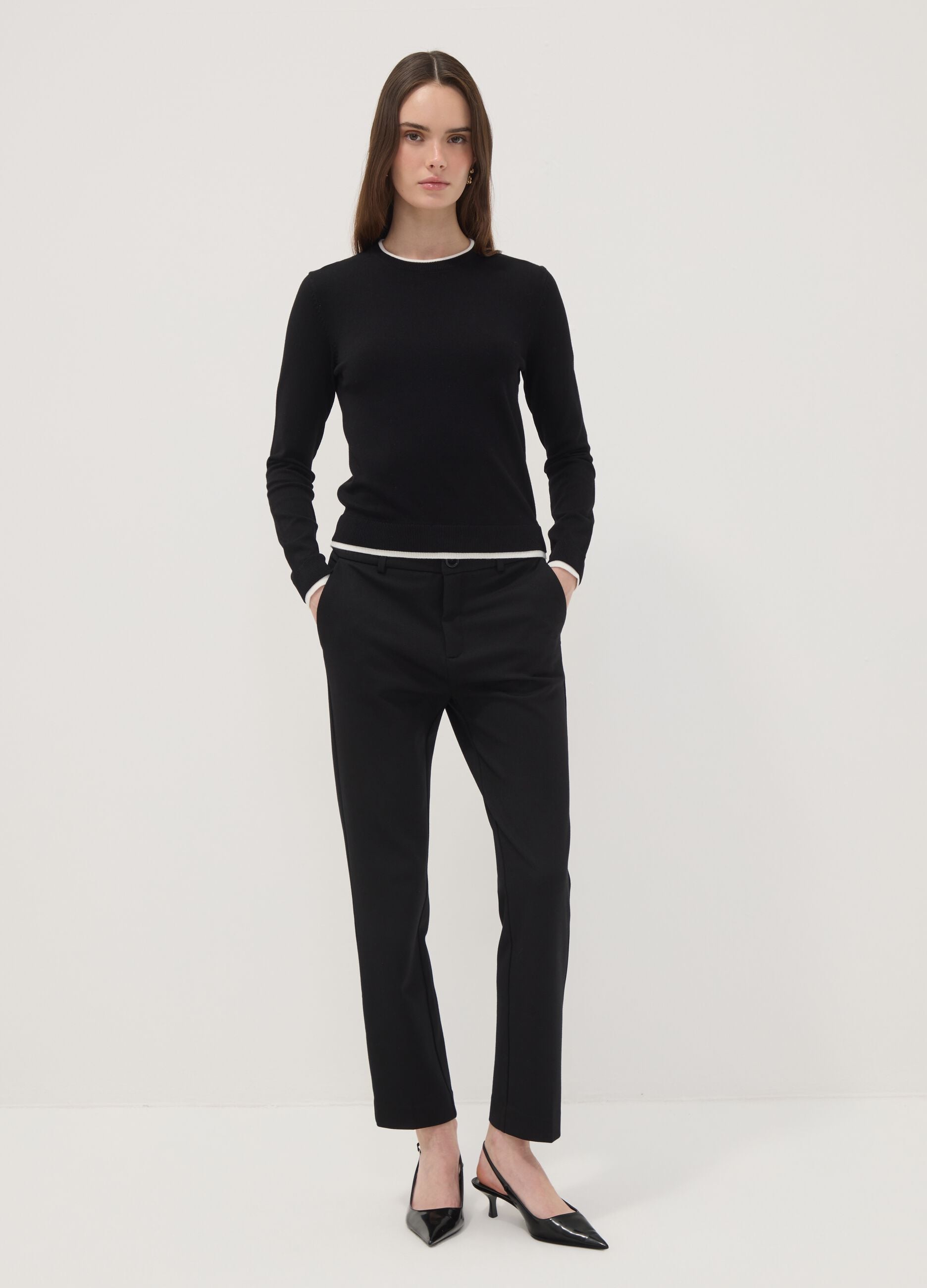 Maglia nera in misto viscosa a maniche lunghe