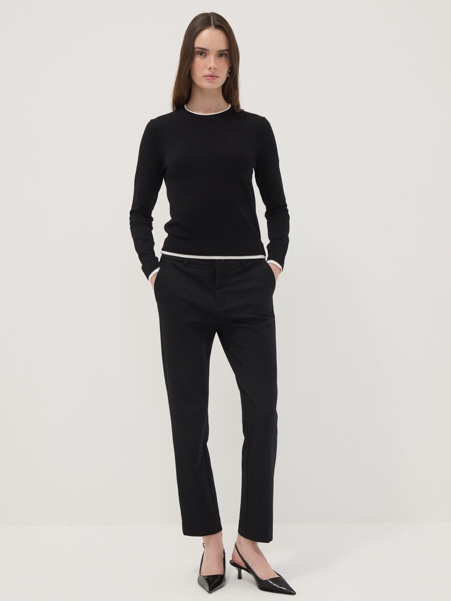 Maglia nera in misto viscosa a maniche lunghe_2