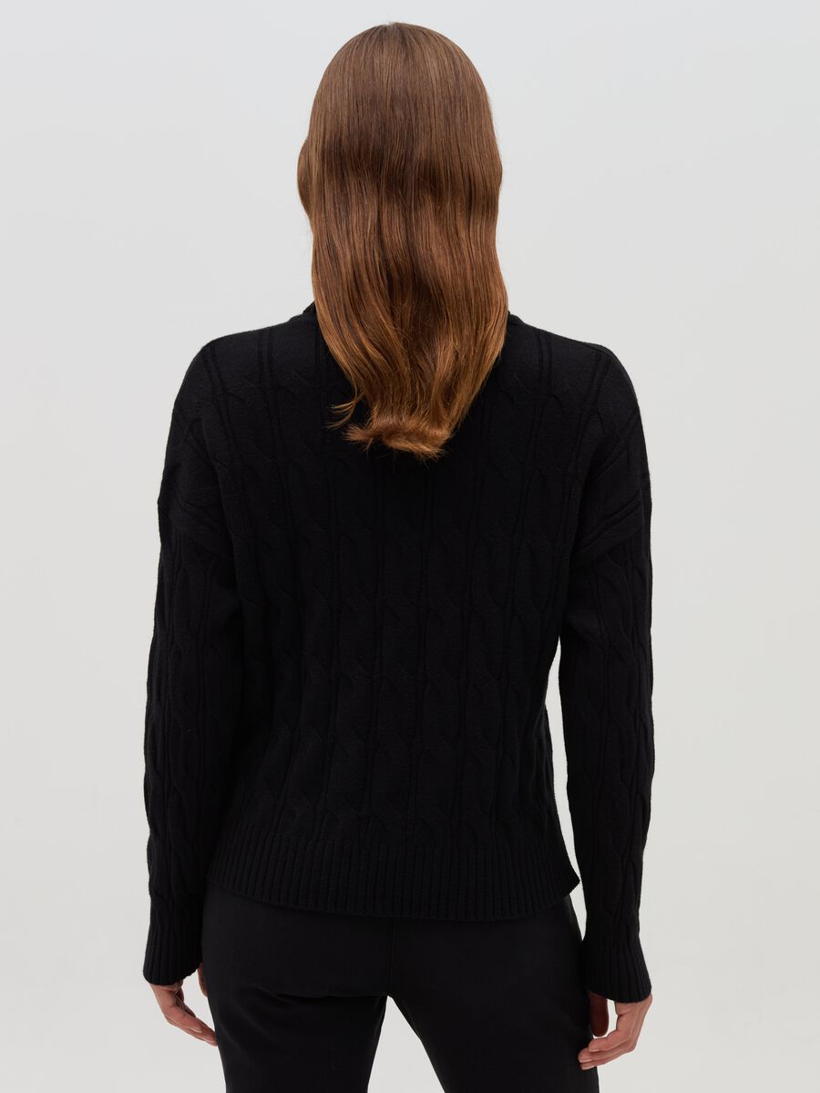 Cable-knit pullover with high neck_2