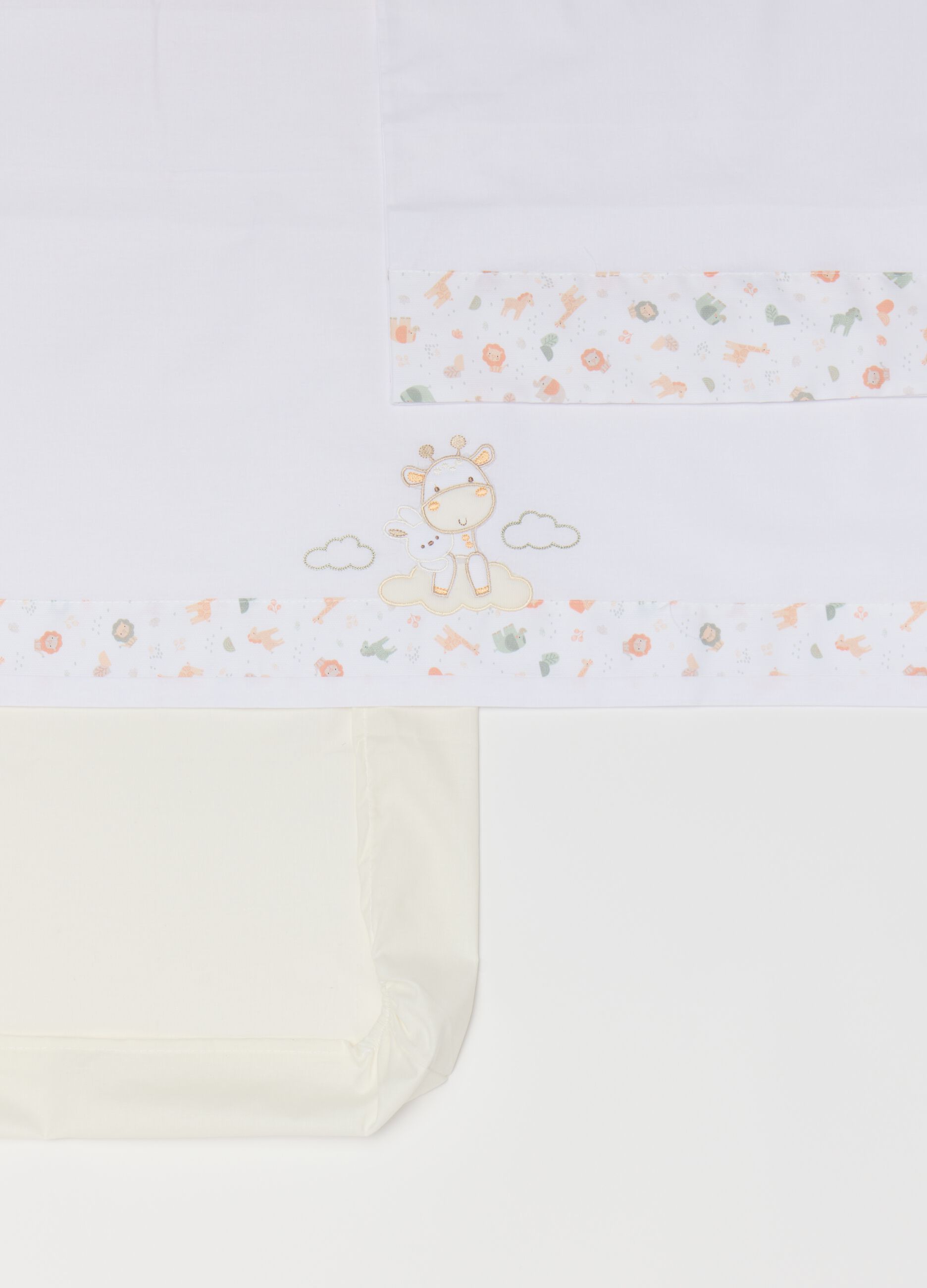 Three-piece white crib set with giraffe embroidery