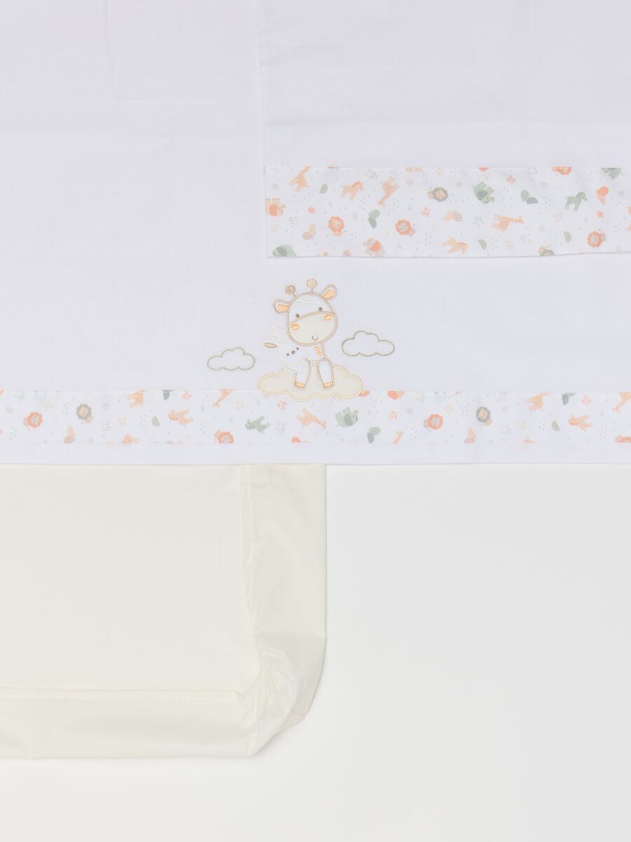 Three-piece white crib set with giraffe embroidery_1