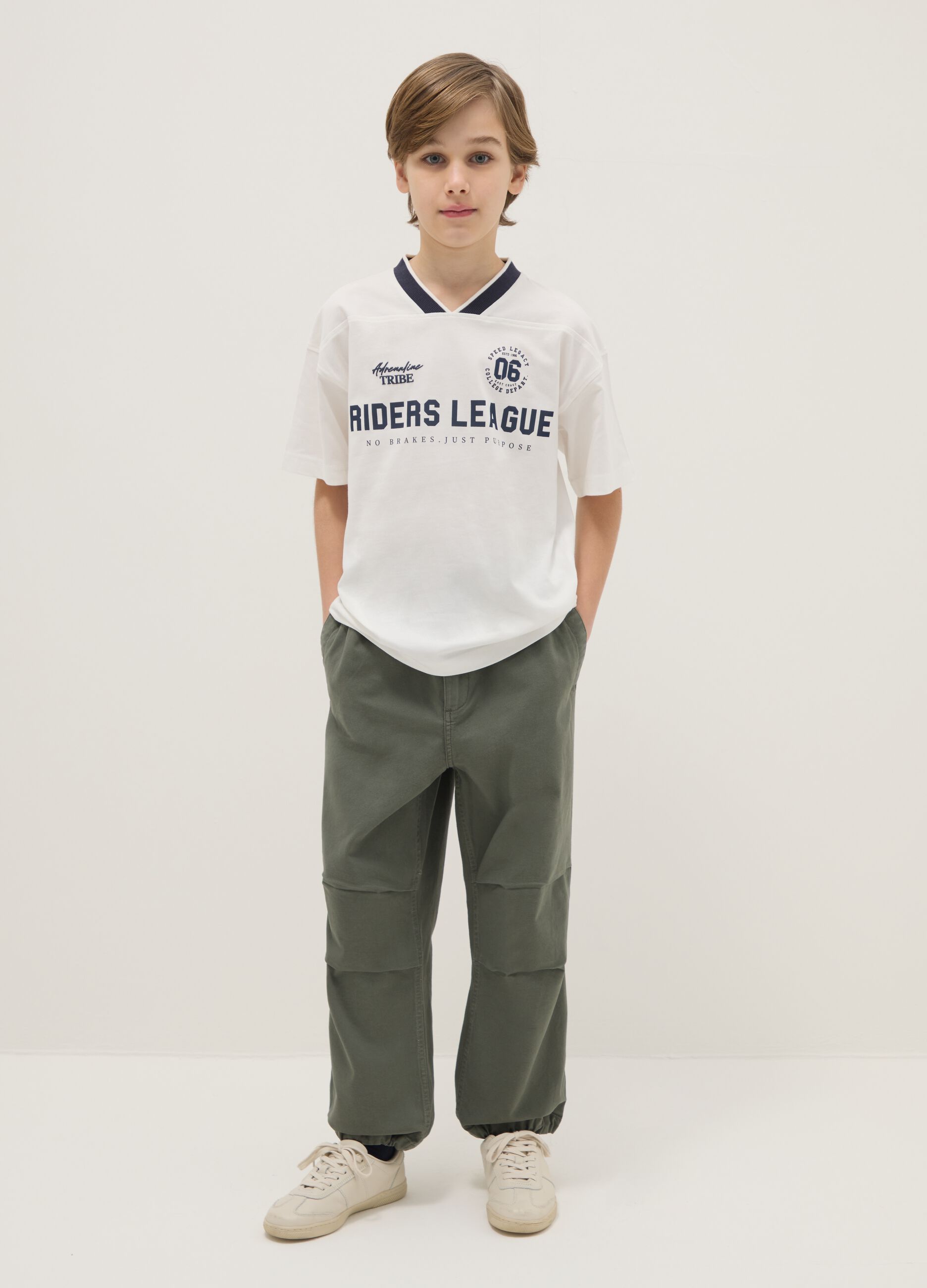 Boys' Regular Fit Stretch Cotton Cargo Trousers in Green