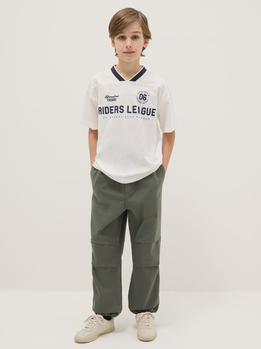 Boys' Regular Fit Stretch Cotton Cargo Trousers in Green_0