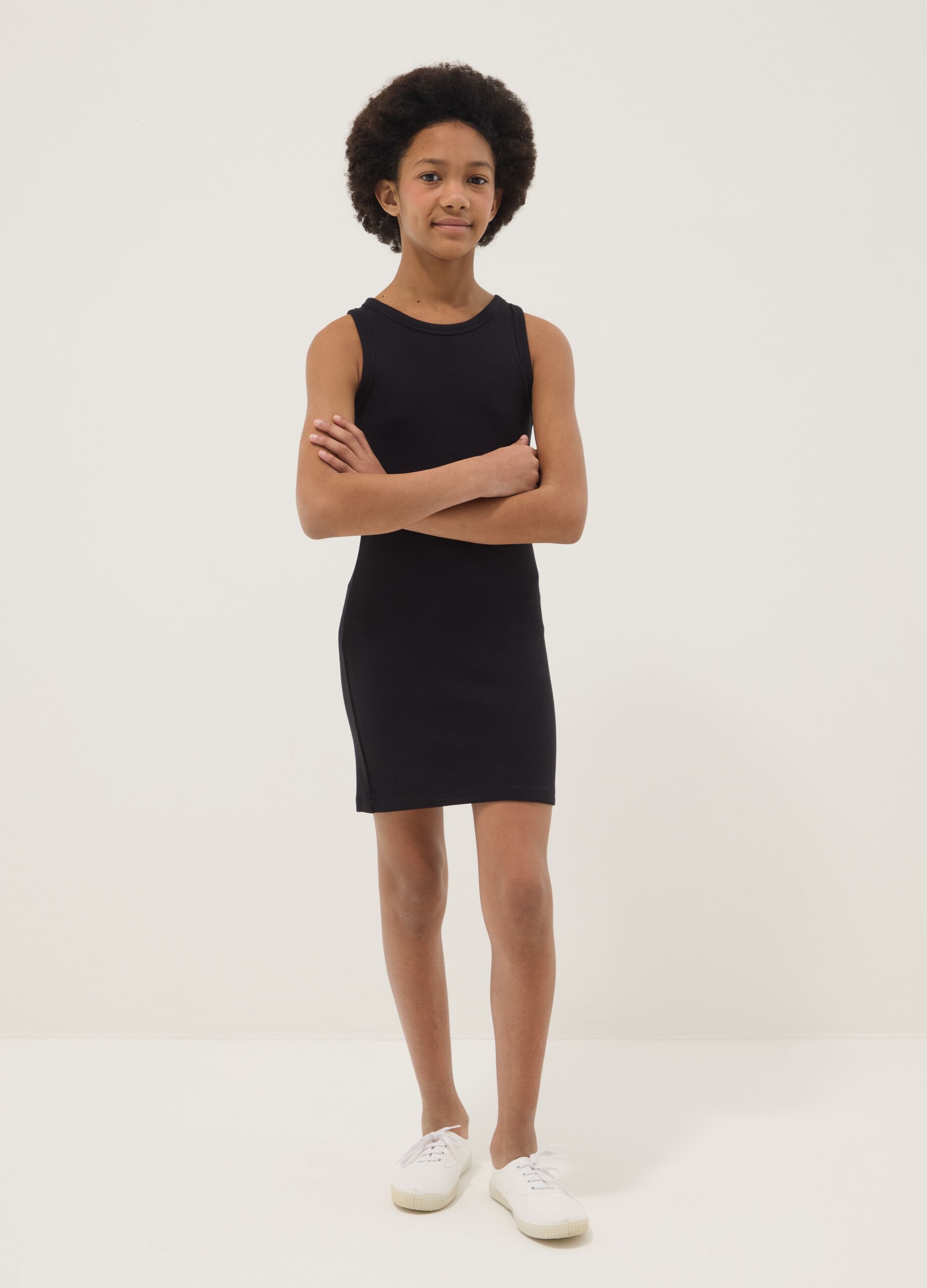 Girls&rsquo; sleeveless fitted black stretch cotton dress