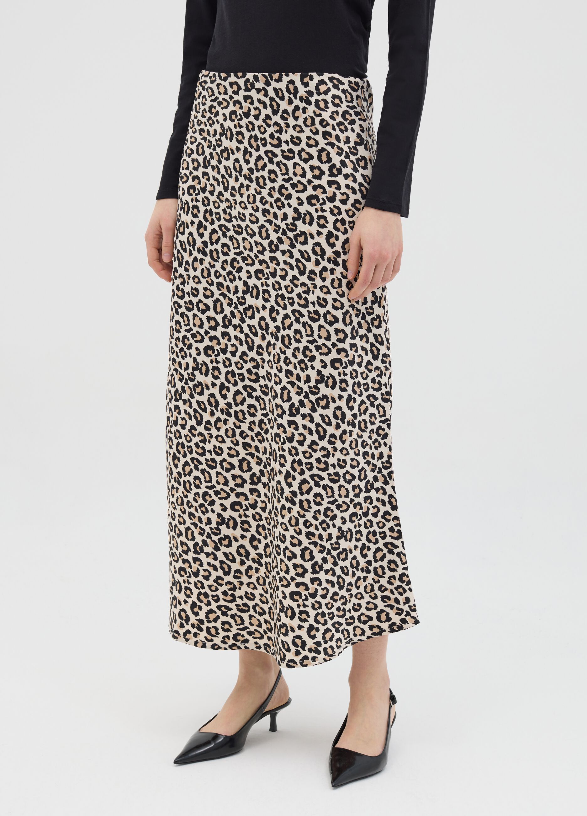 Long skirt in animal print satin