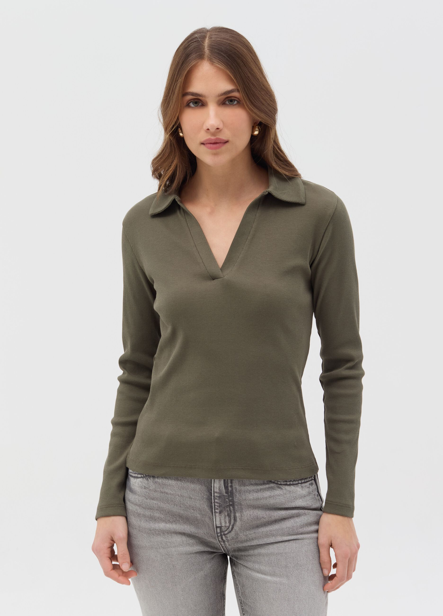 T-shirt a costine con scollo a polo