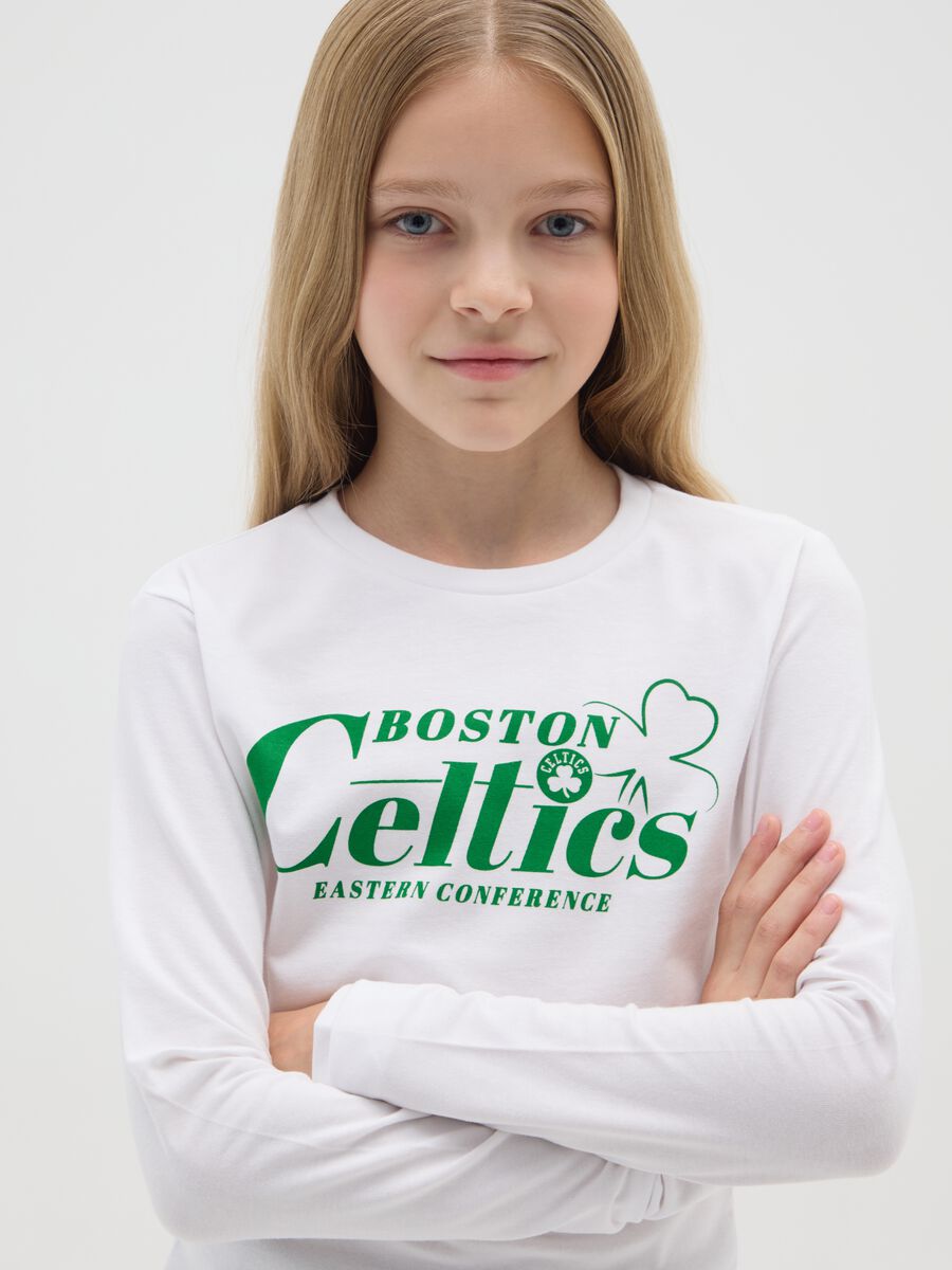 T-shirt da ragazze in cotone elasticizzato bianca slim fit con logo Celtics_2