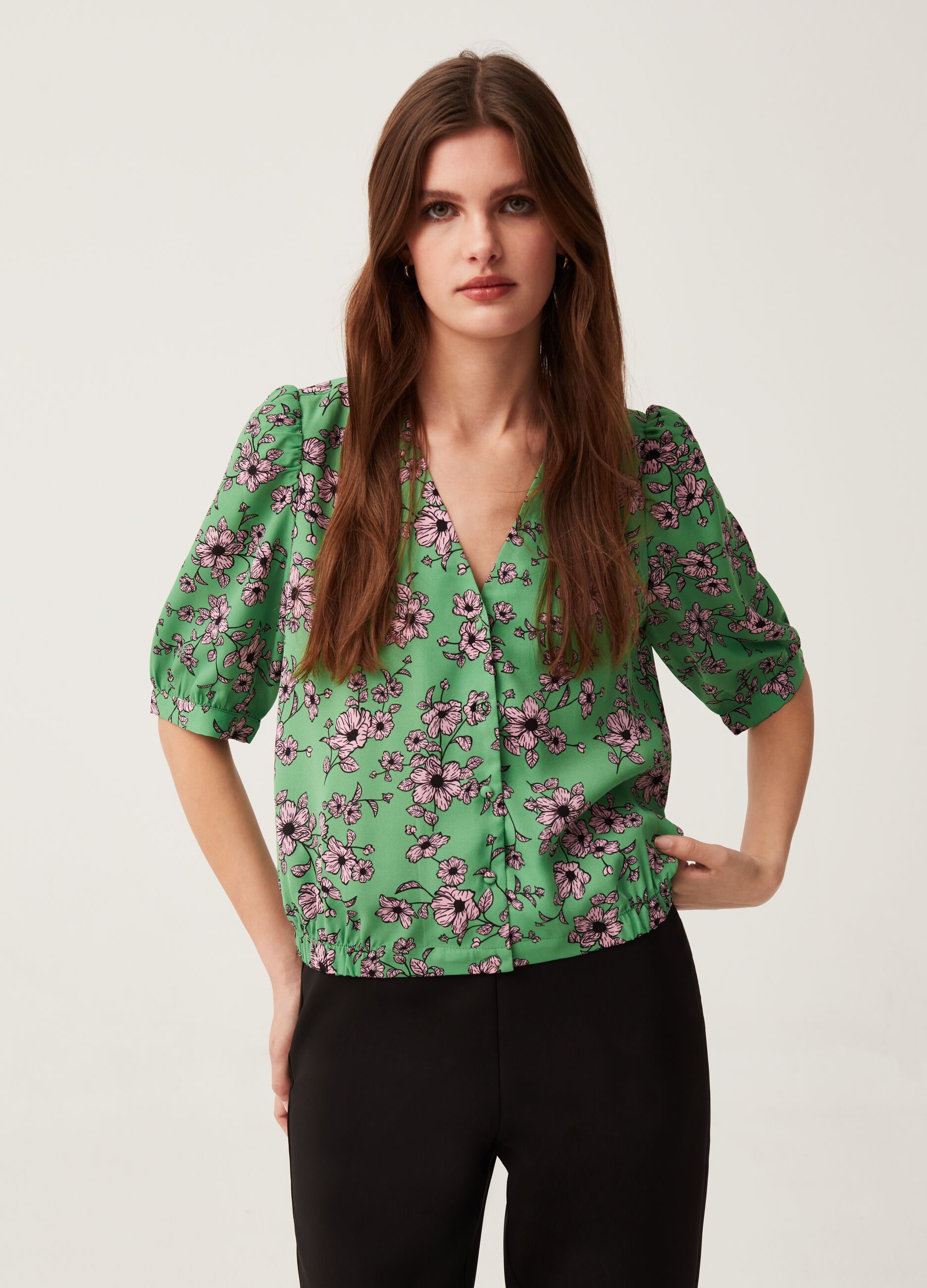Blusa con maniche a sbuffo_1