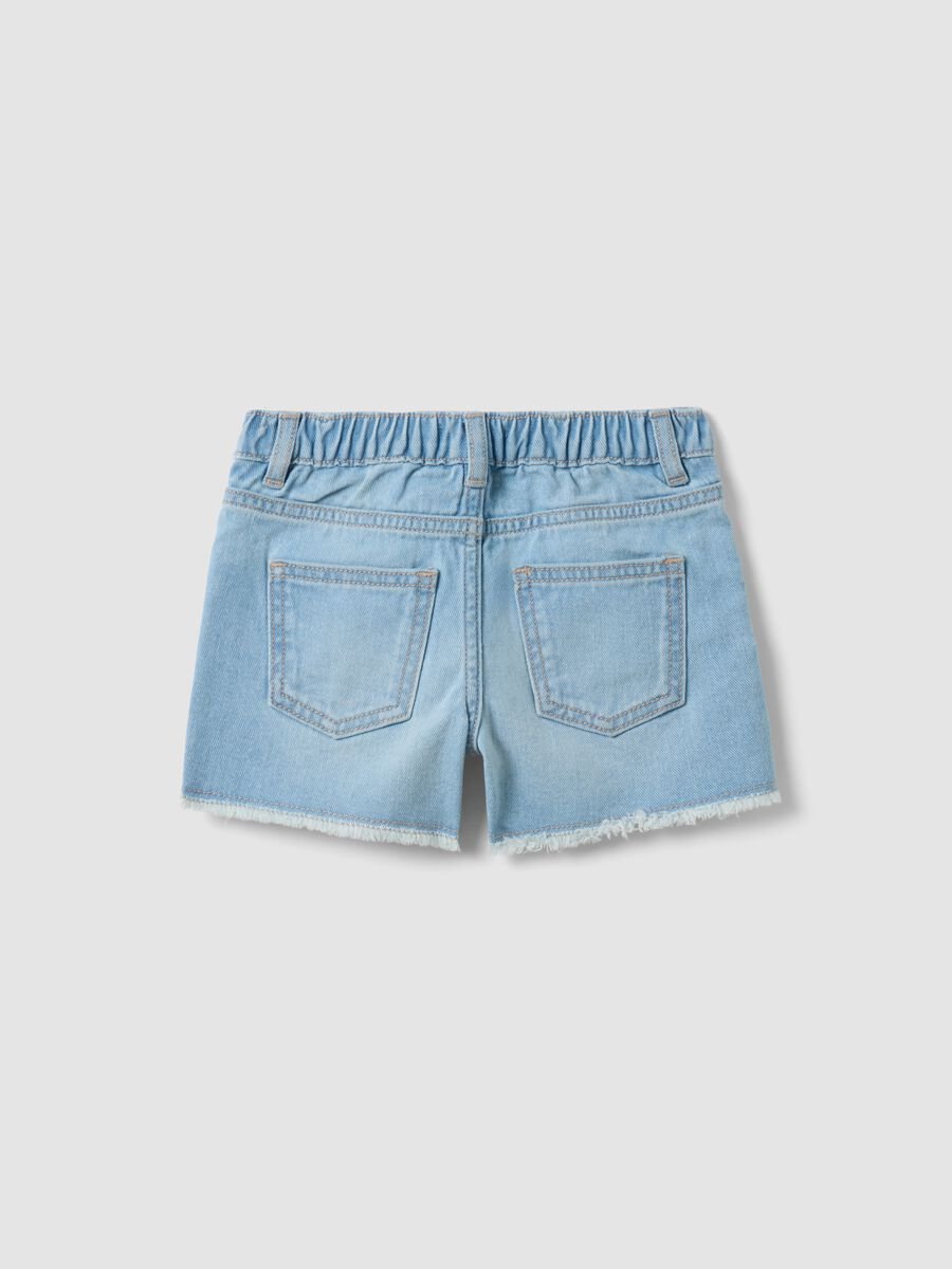 Shorts azzurri in puro cotone denim con cuori ricamati per bambina_1