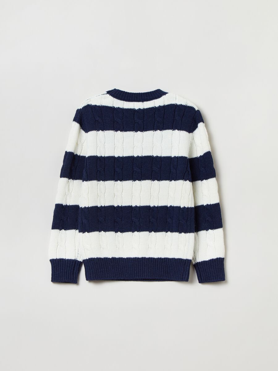 Pullover a righe con lavorazione a trecce_4