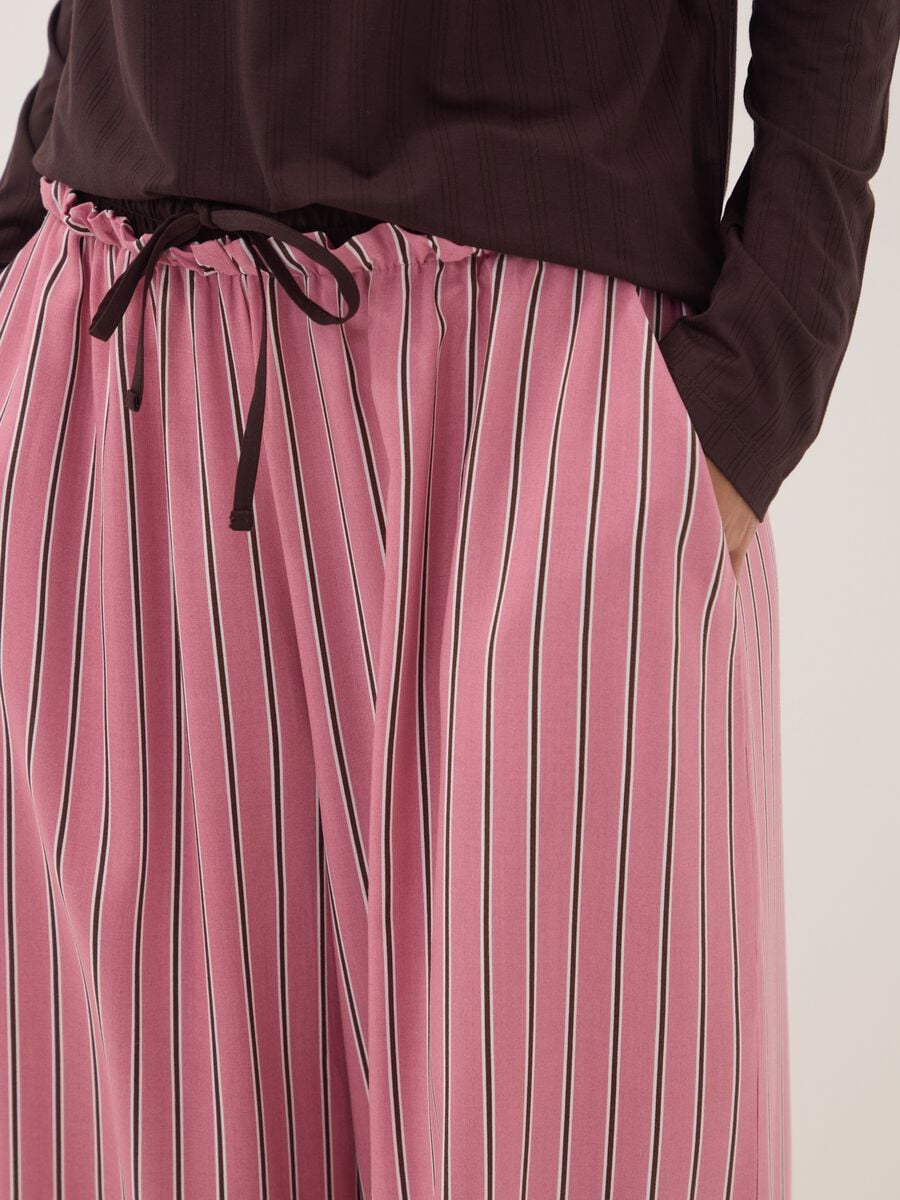 Pantaloni pigiama rosa in pura viscosa a righe_2
