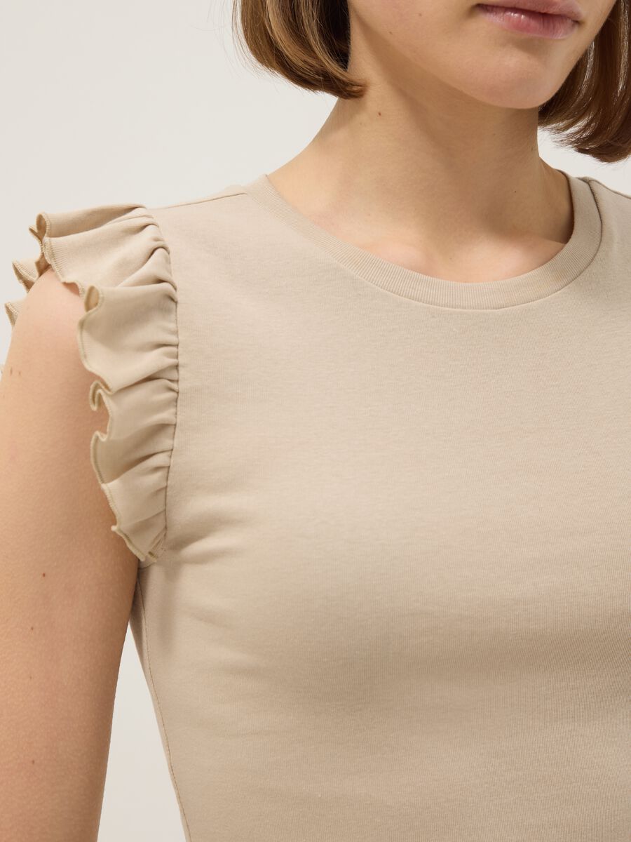 Beige slim fit pure cotton t-shirt with ruffles_3
