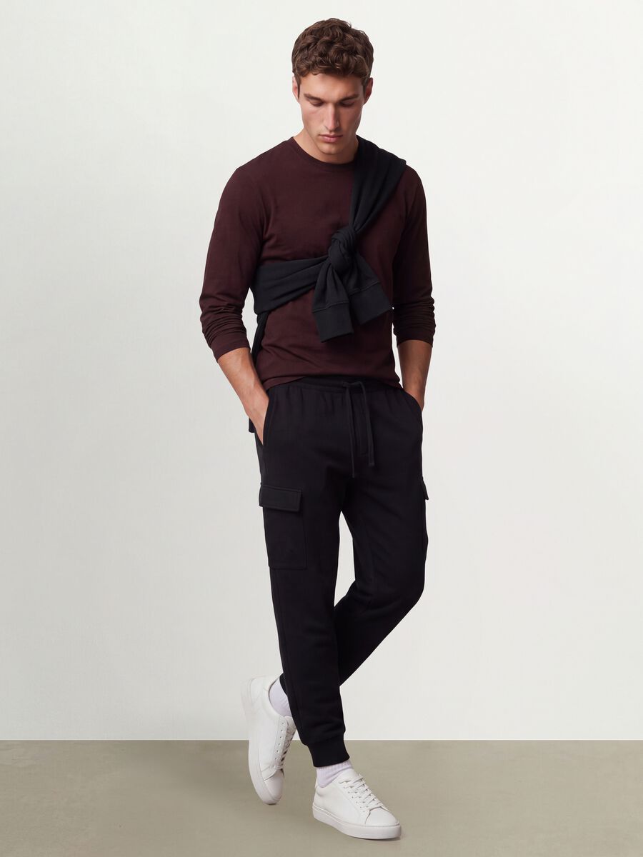 T-shirt marrone a maniche lunghe in puro cotone organico con girocollo_1