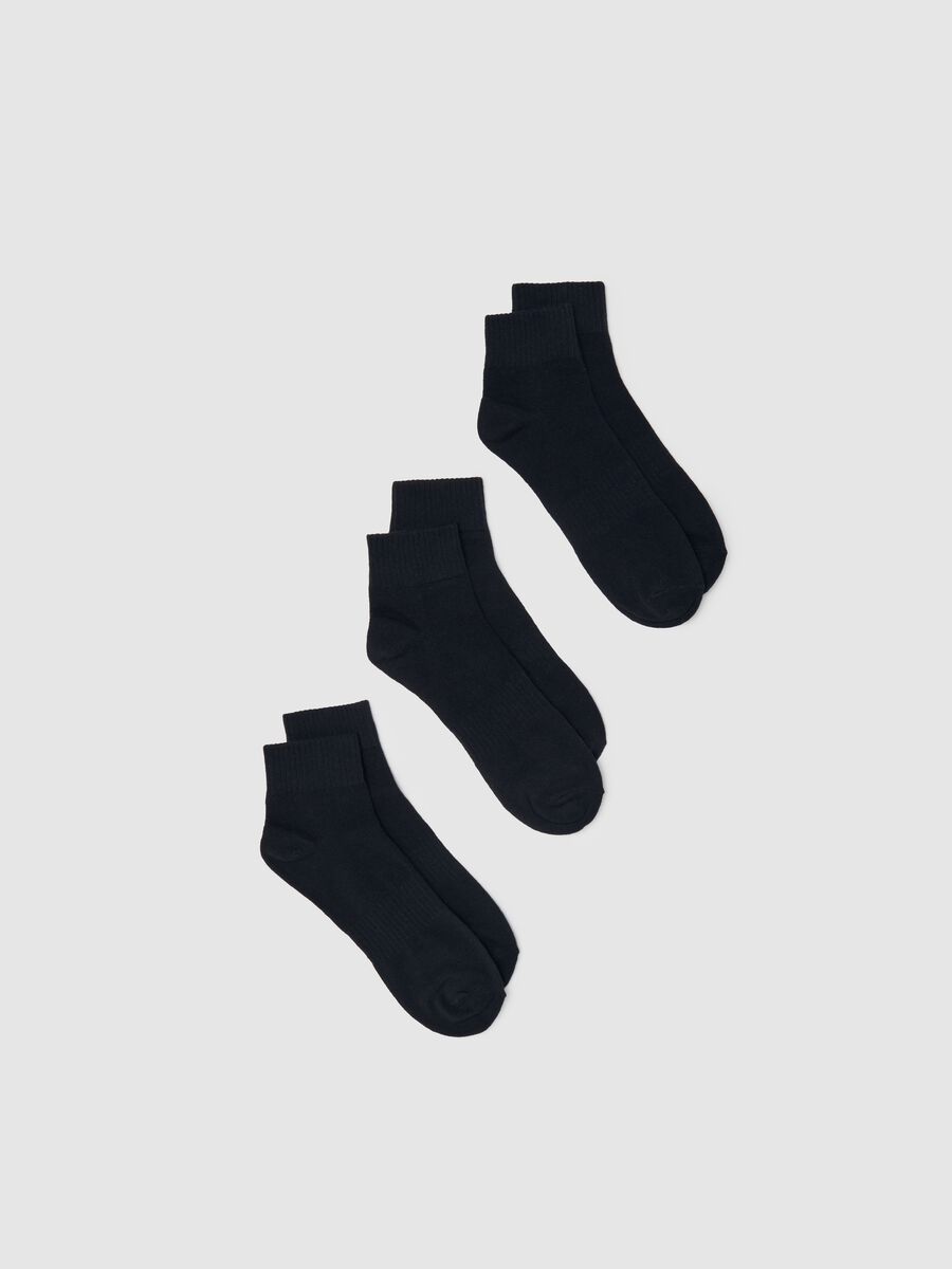 Three-pair pack short solid colour socks_0
