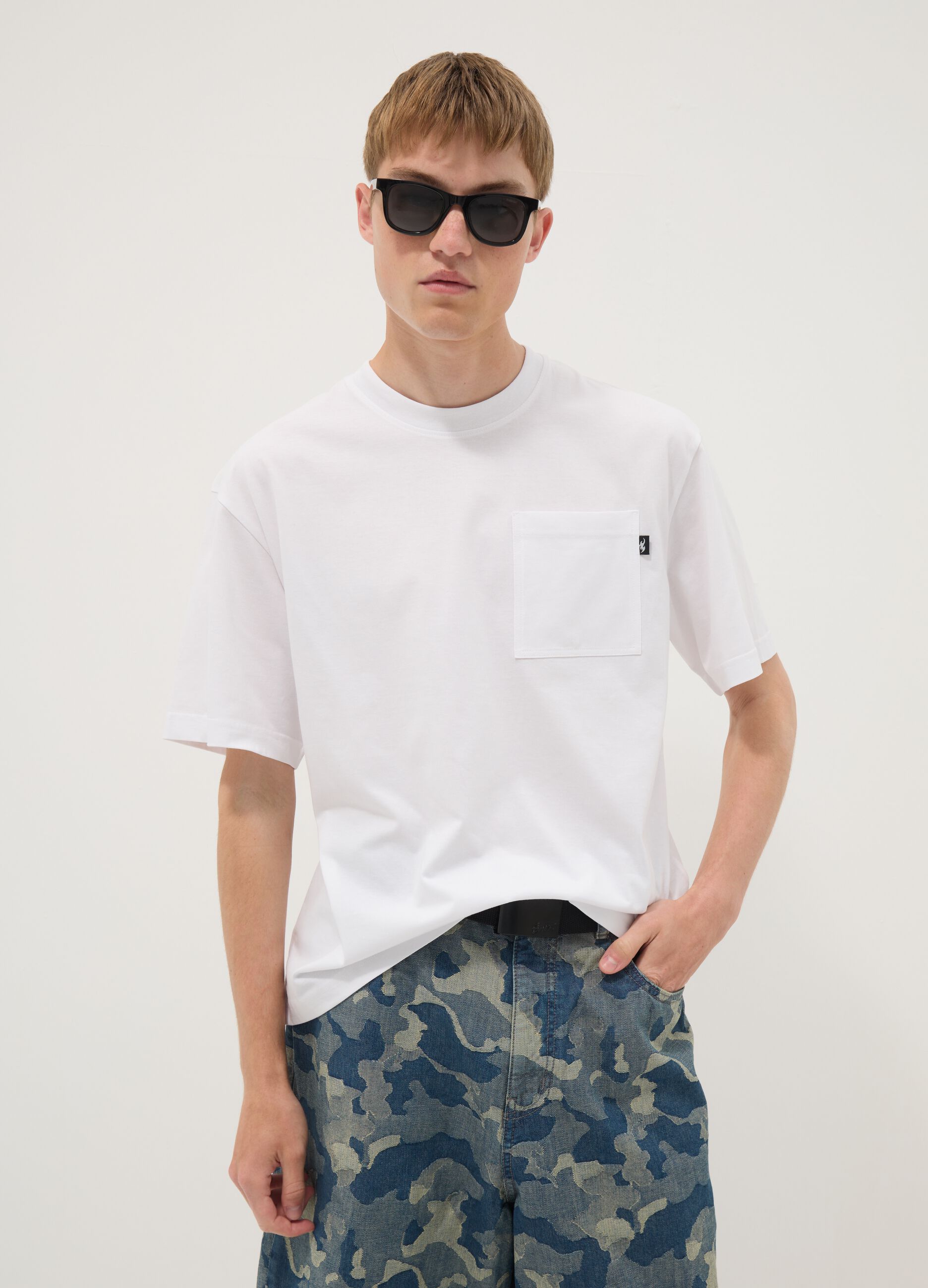 White pure cotton T-shirt with chest pocket, regular fit