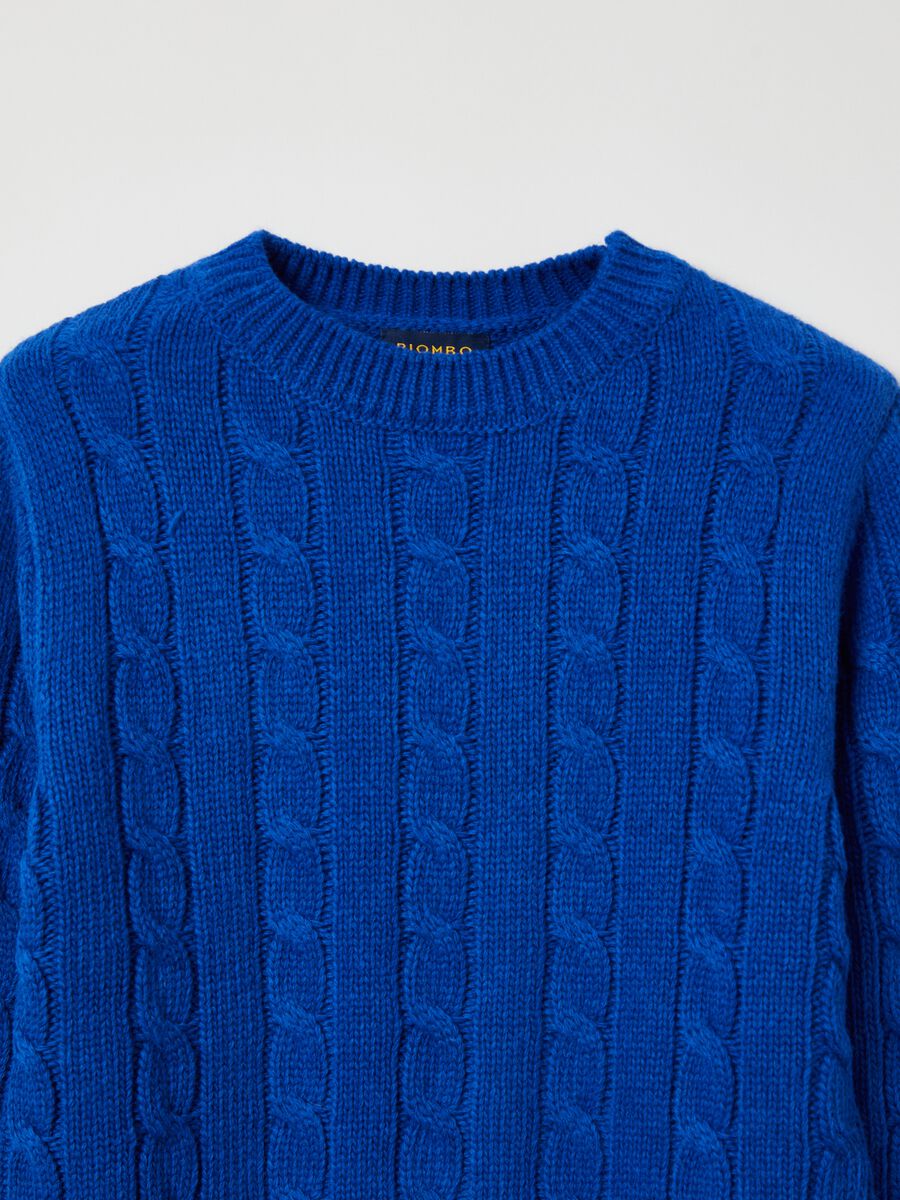 Pullover con lavorazione a trecce_5