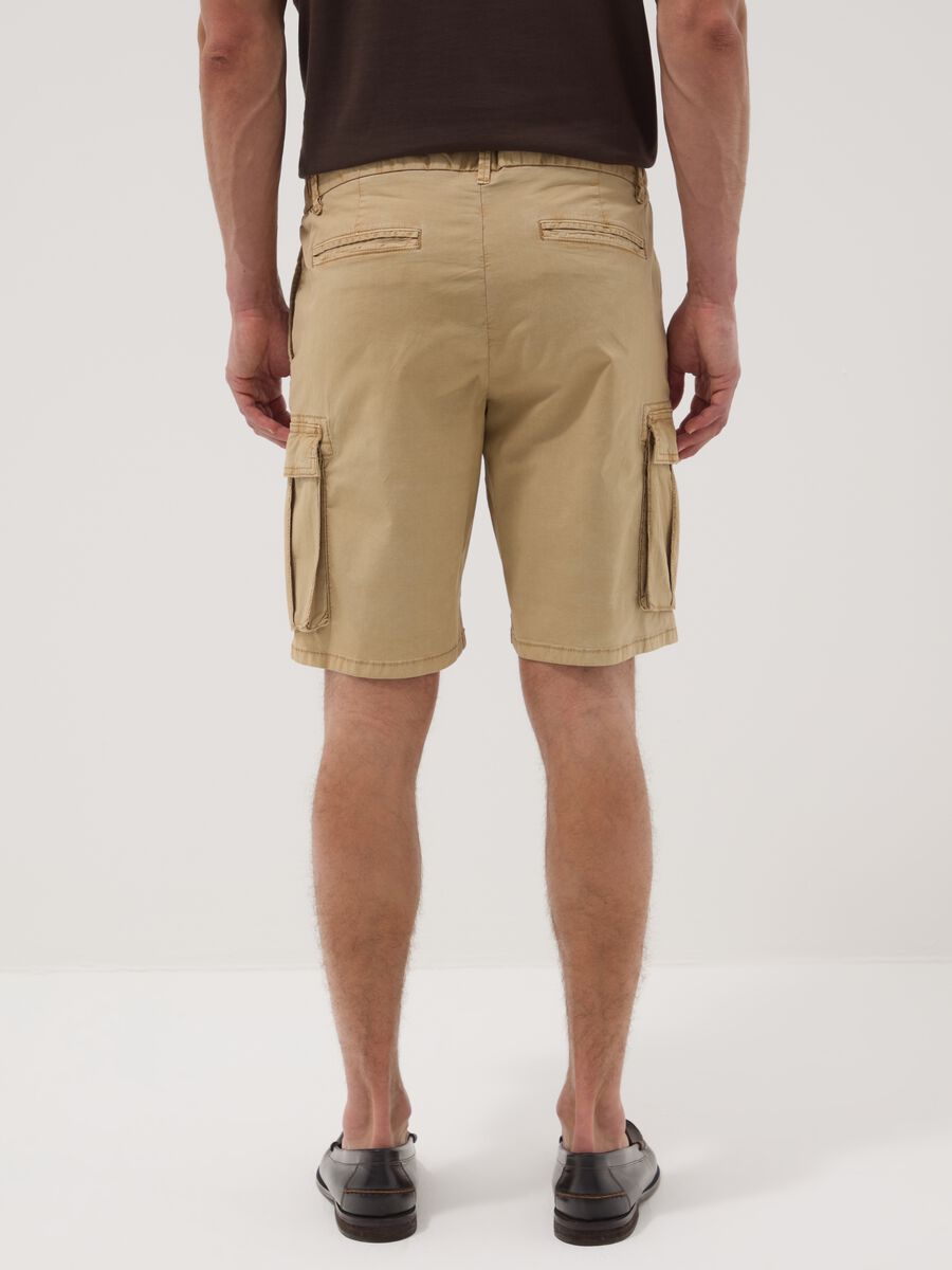 Beige stretch cotton cargo bermuda shorts_2