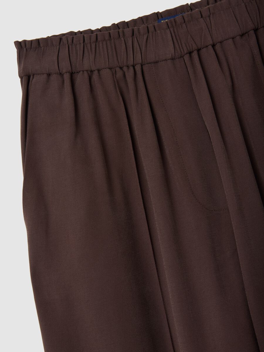 Pantaloni The Iconic Pants marroni a gamba larga_5