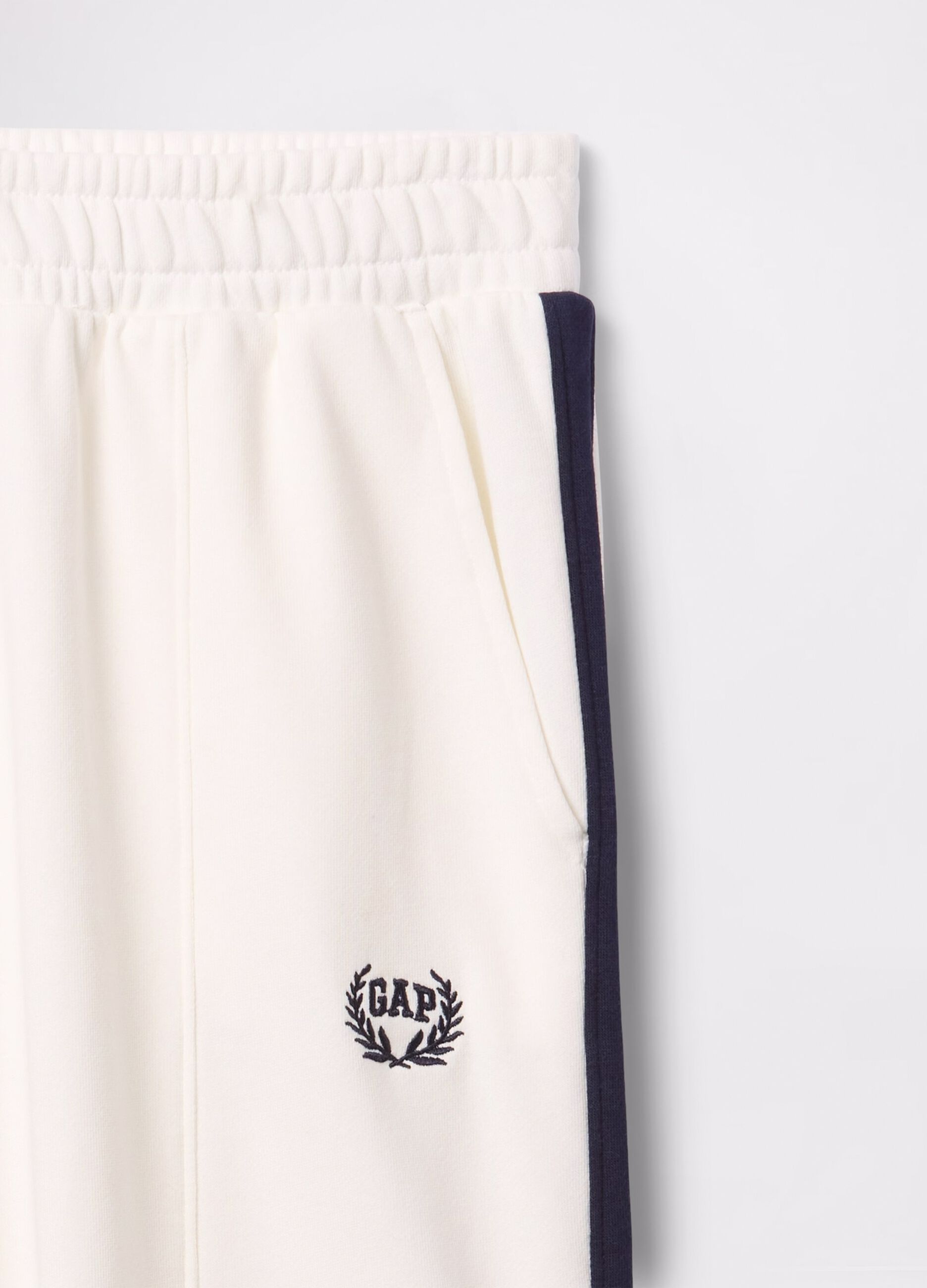 White trousers in cotton blend