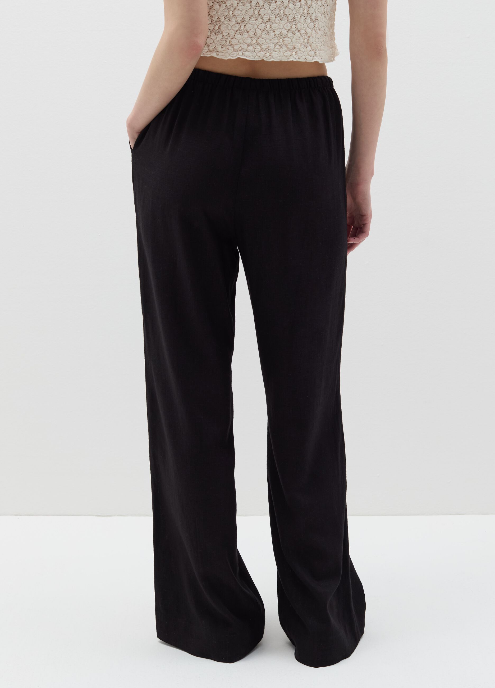 Relaxed-fit trousers in viscose and linen