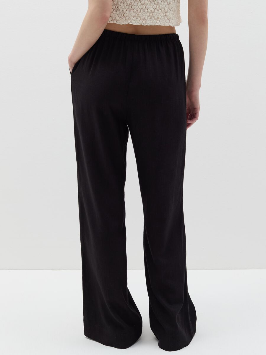 Relaxed-fit trousers in viscose and linen_3