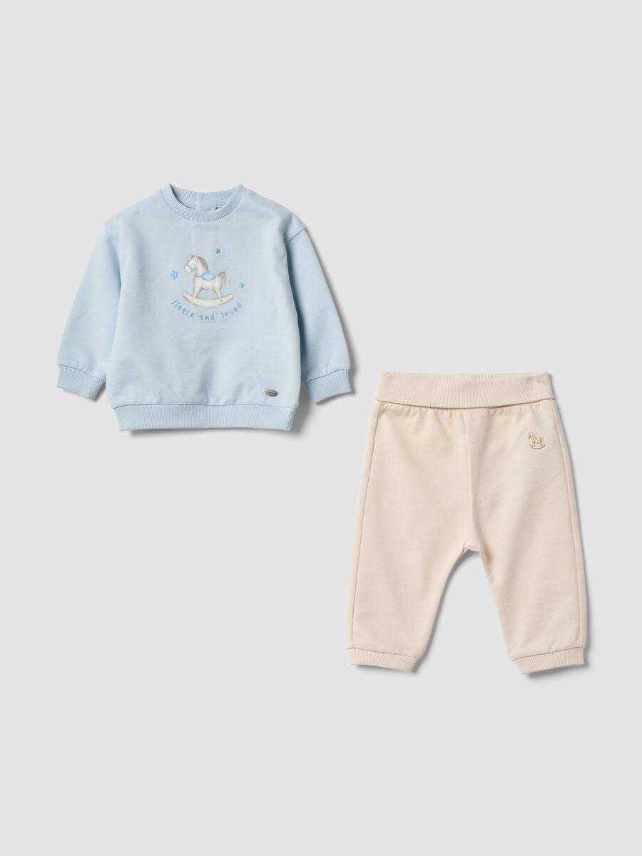 Completo azzurro e beige in cotone organico per neonato_0