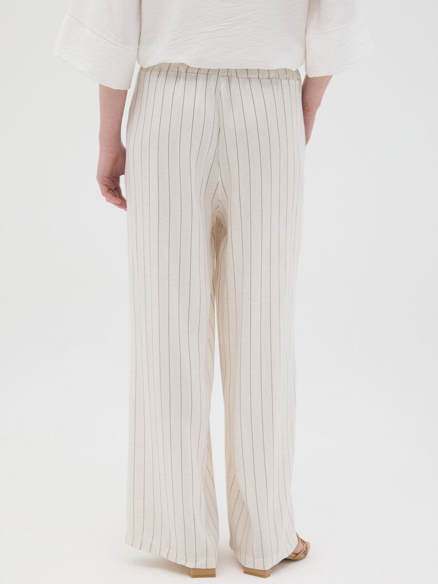 Women's beige regular fit palazzo trousers in lyocell-linen blend_2
