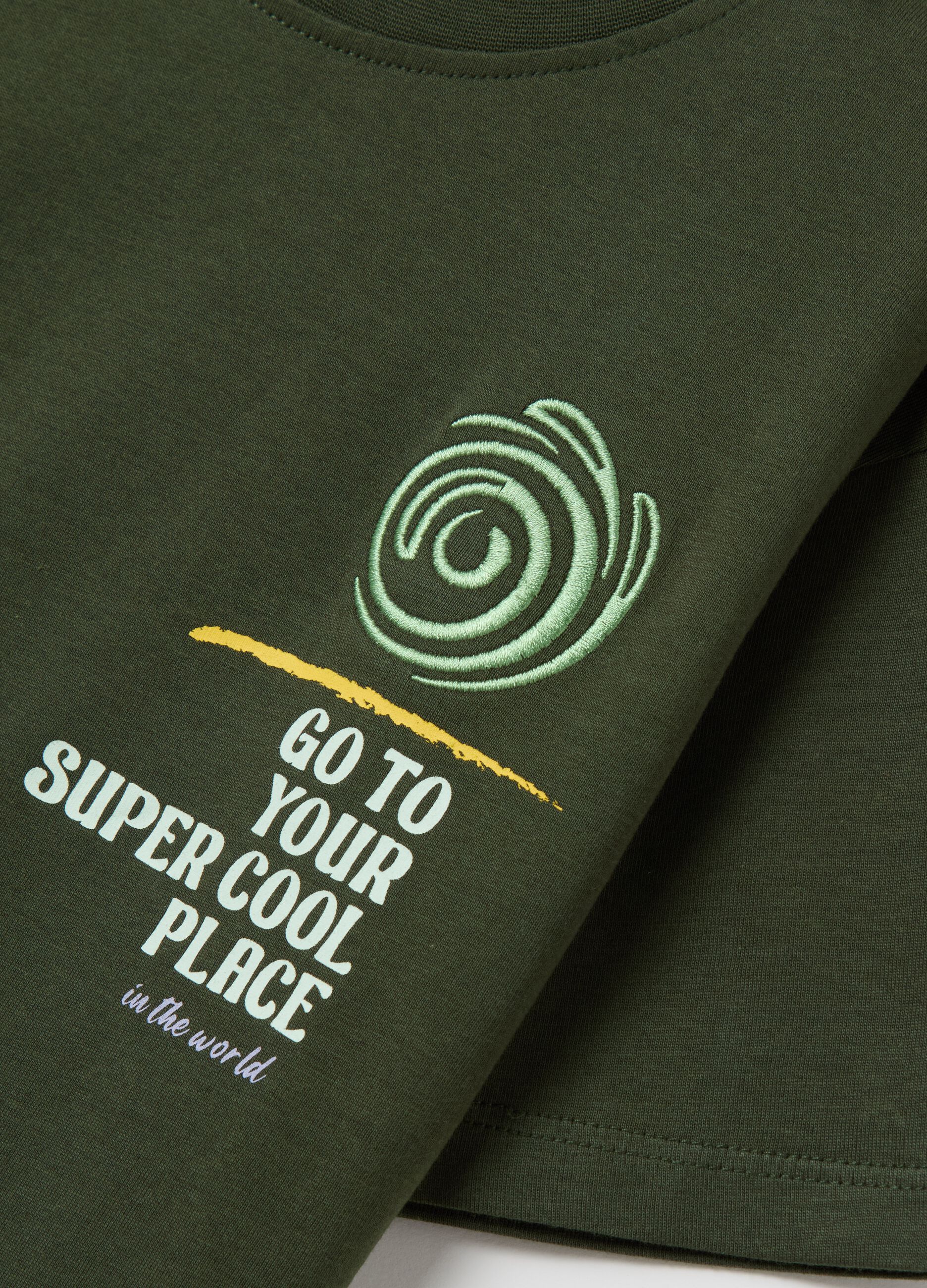 Cotton T-shirt with "Go to your super cool place" print