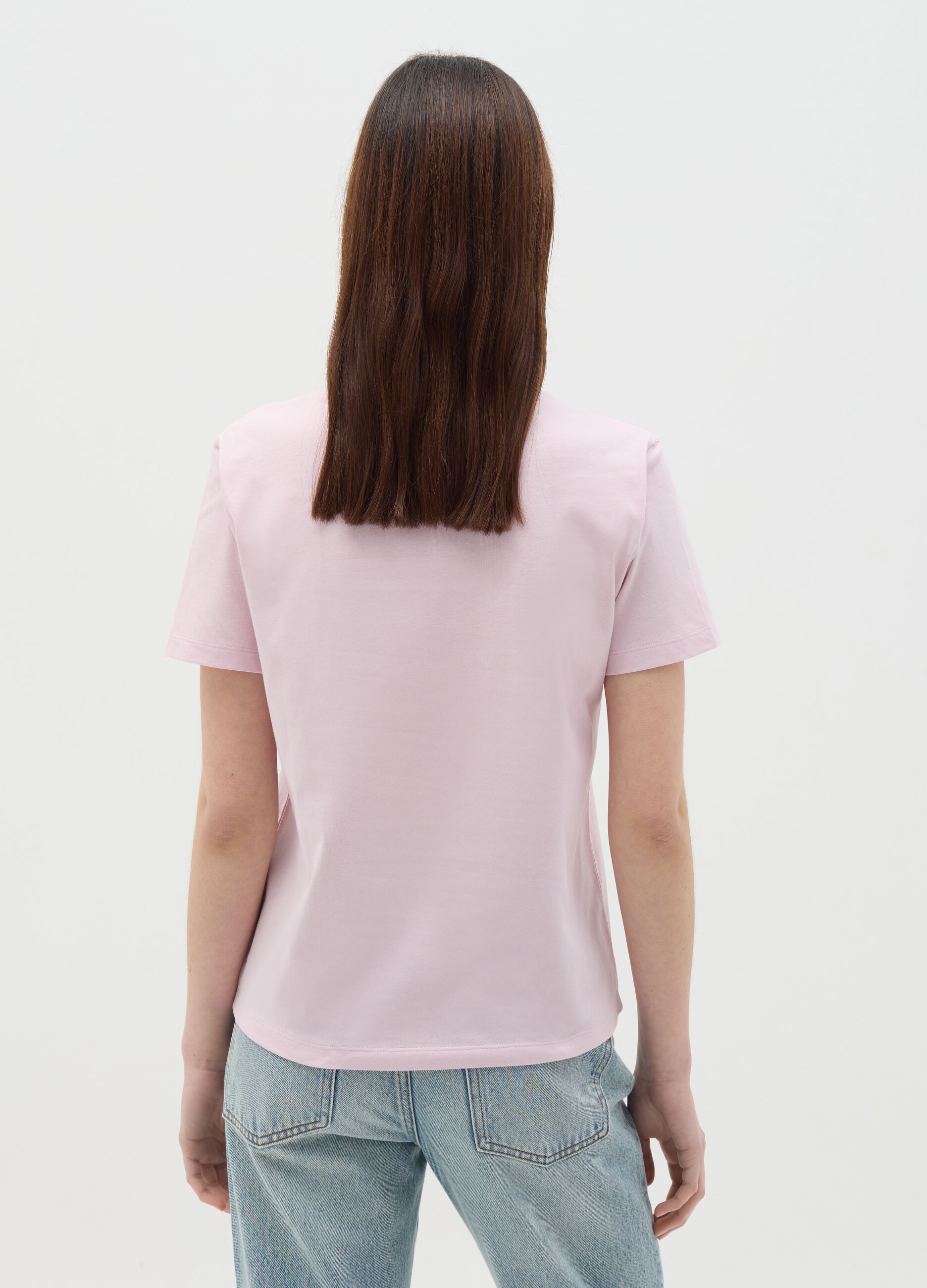 Pink T-shirt with "Se volevo essere solare nascevo crema" and diamantés