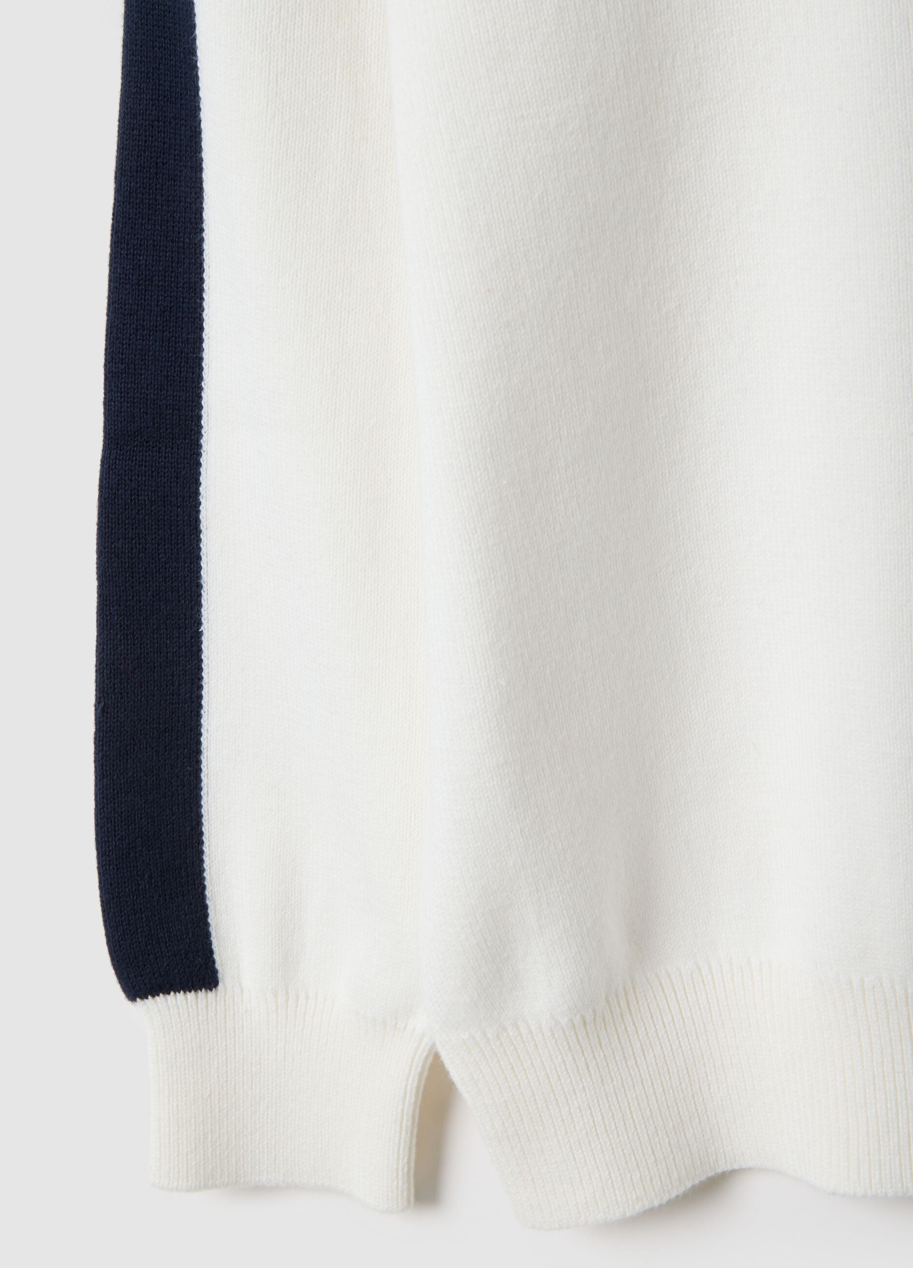 Maglia in puro cotone bianca a righe blu vestibilit&agrave; over da bambino