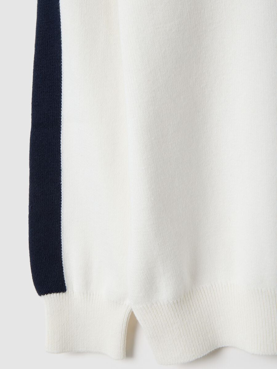 Maglia in puro cotone bianca a righe blu vestibilit&agrave; over da bambino_3