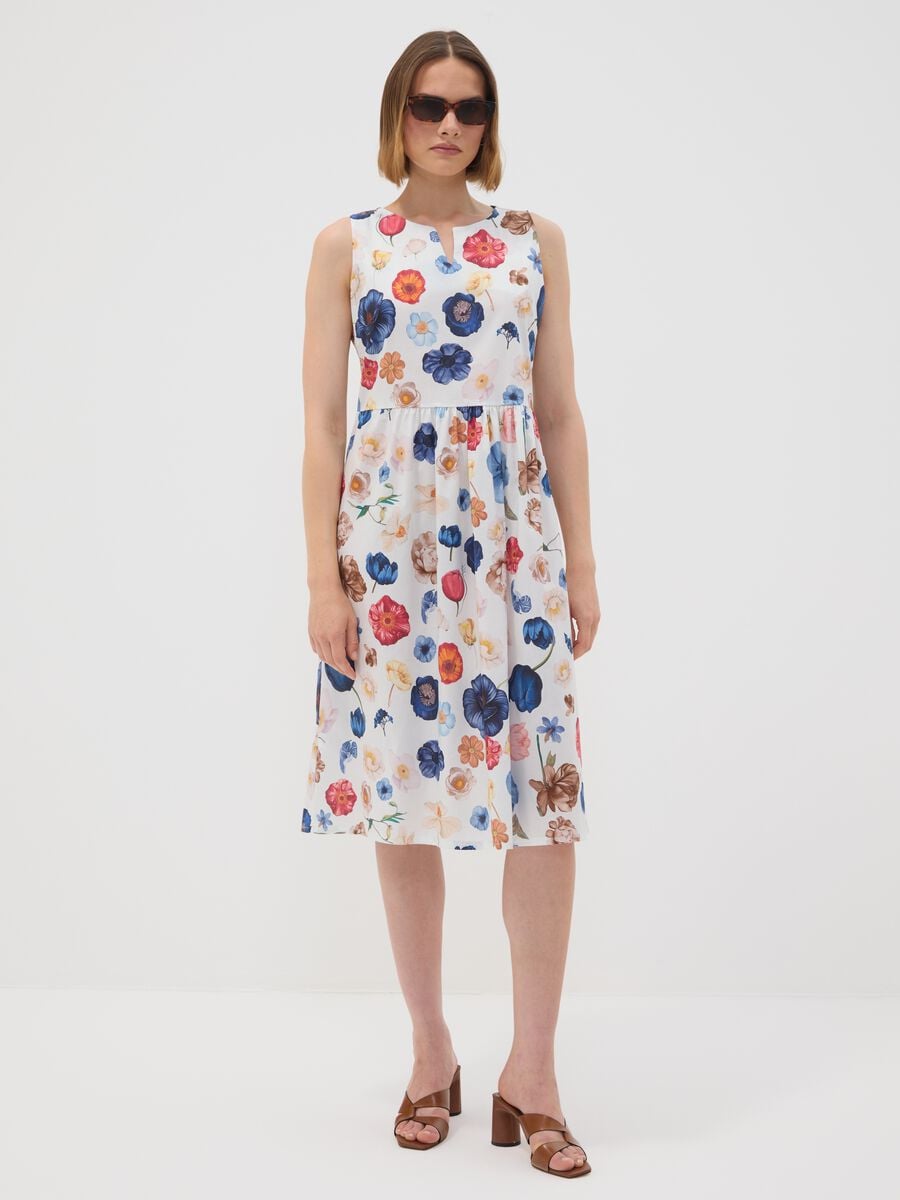 Abito bianco smanicato in cotone elasticizzato a fiori regular fit_1