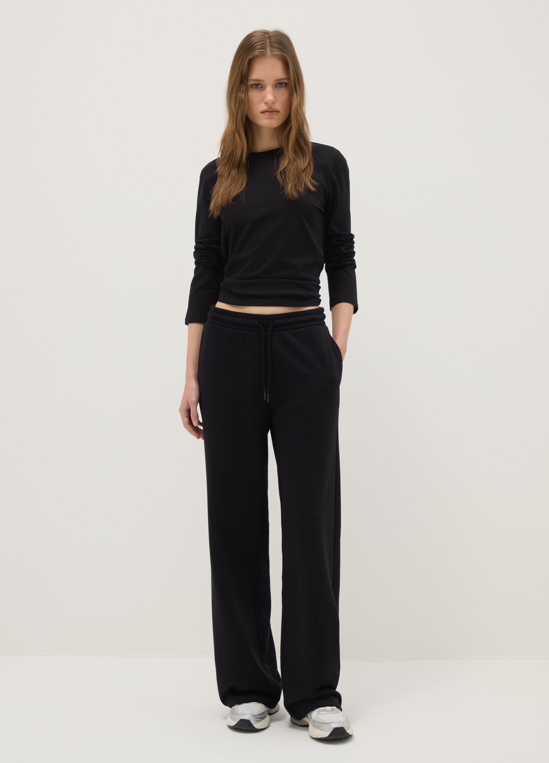 T-shirt nera a maniche lunghe in puro cotone regular fit