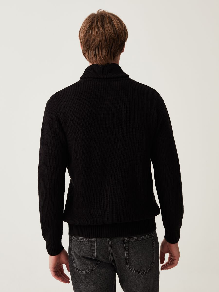 Pullover con collo a scialle_2