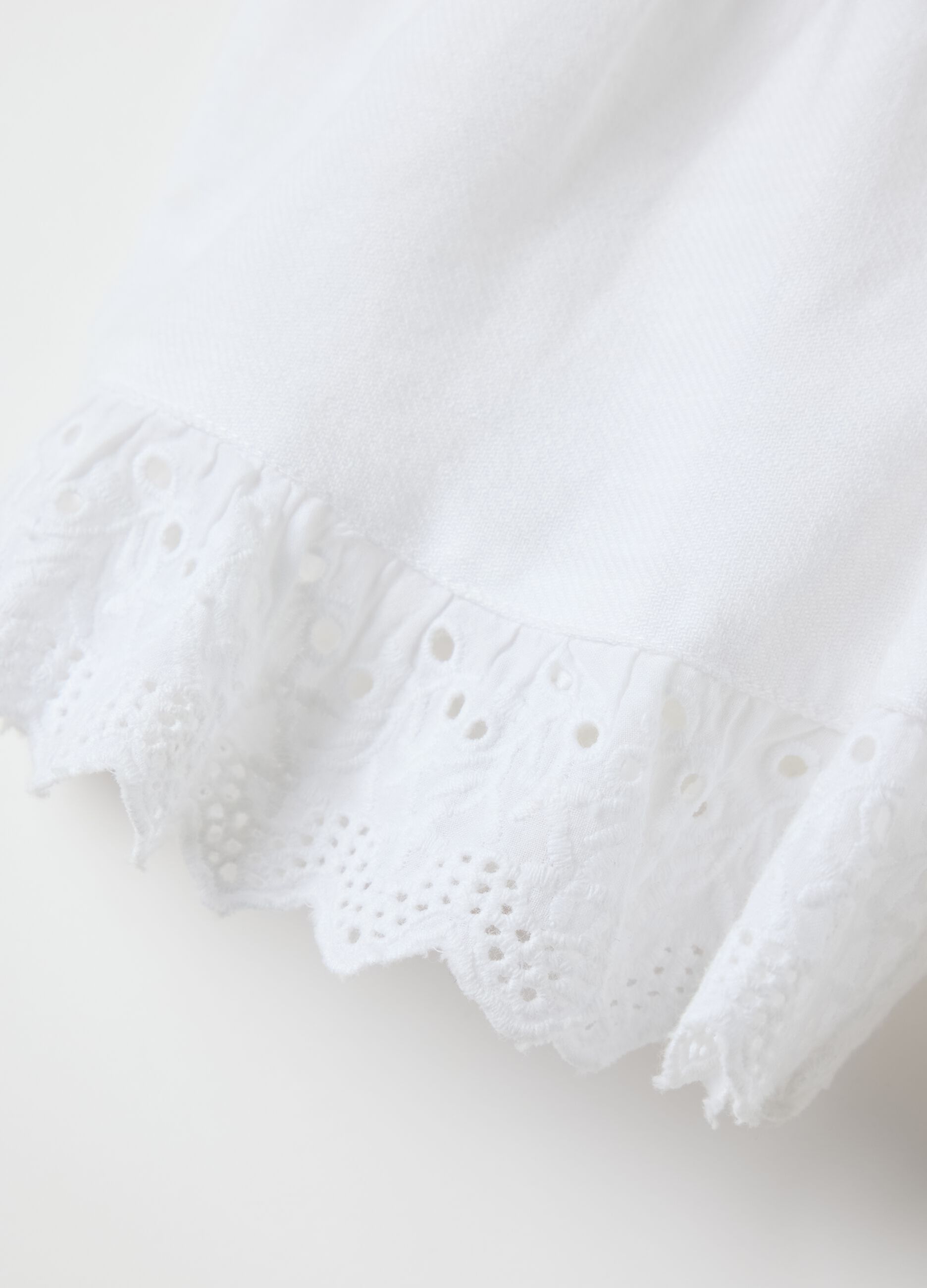 White pure cotton shorts with embroidered details Fagottino